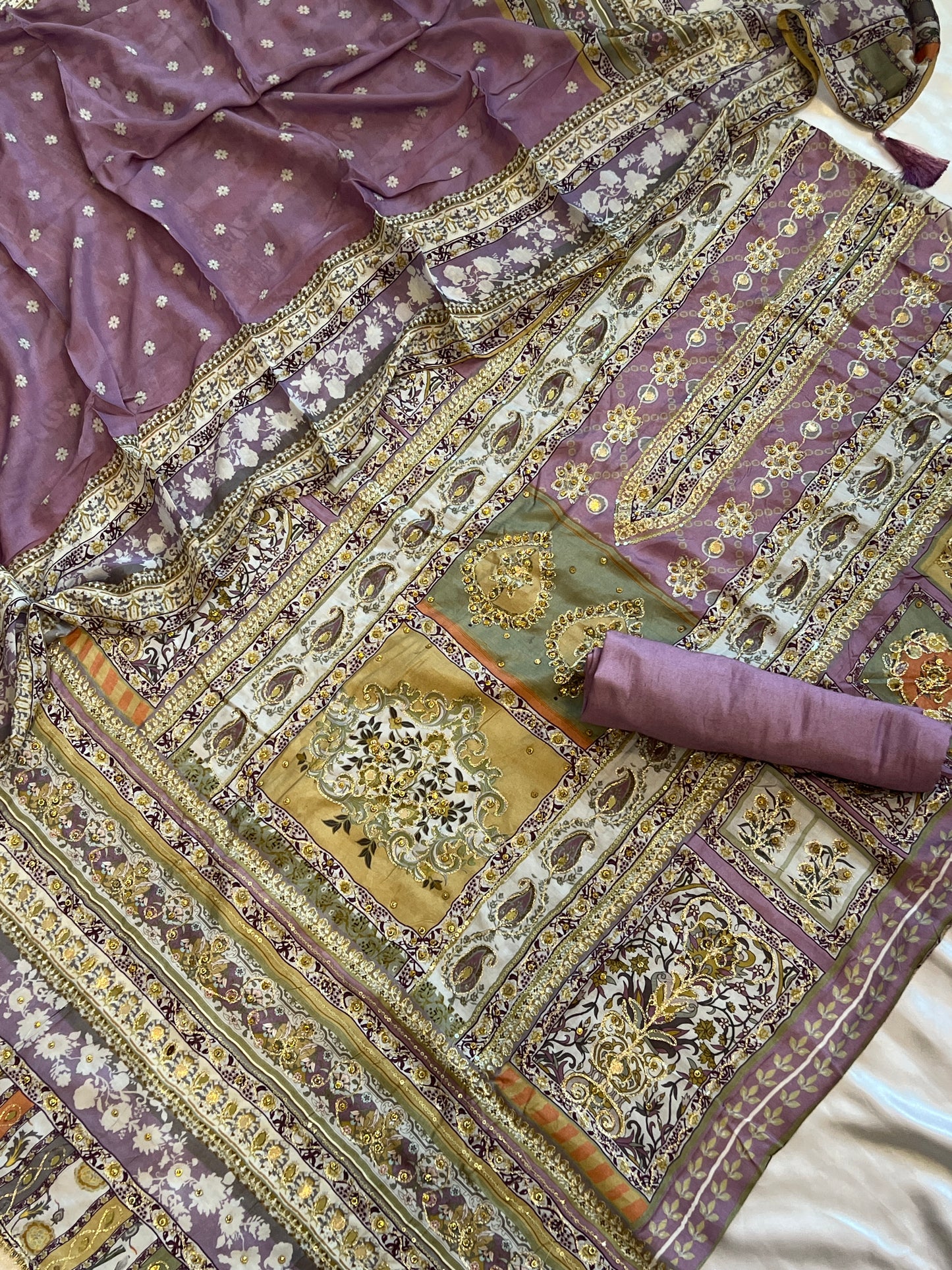 PURE MUSLIN EMBROIDERY SUIT 111
