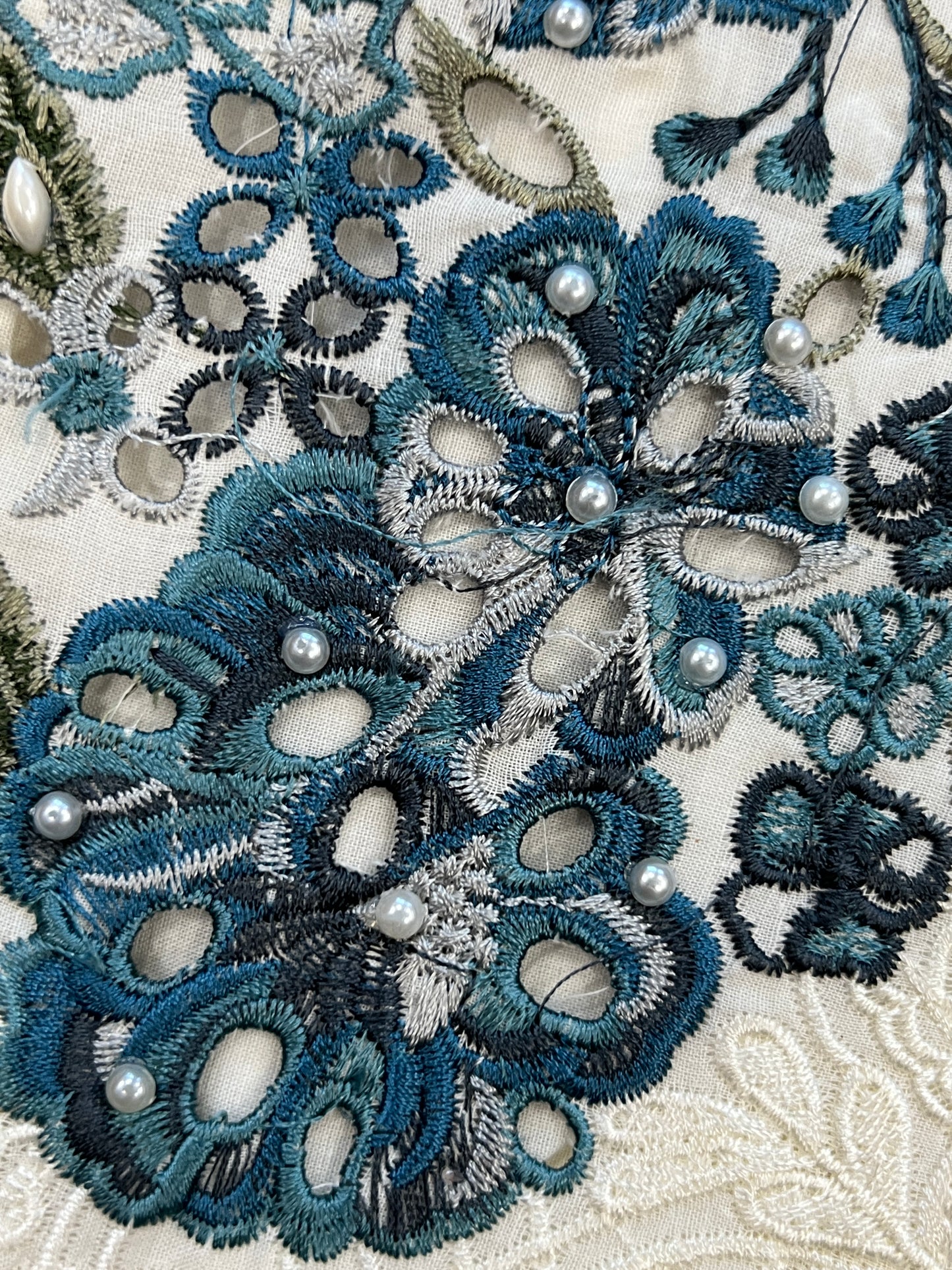 OFF WHITE HANIA LAWN COTTON EMBROIDERY SUIT 2003
