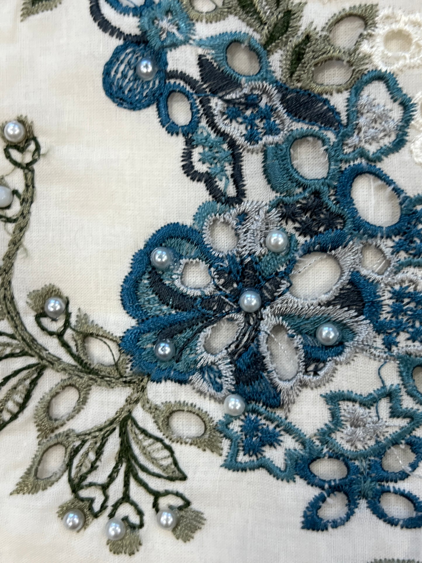 OFF WHITE HANIA LAWN COTTON EMBROIDERY SUIT 2003
