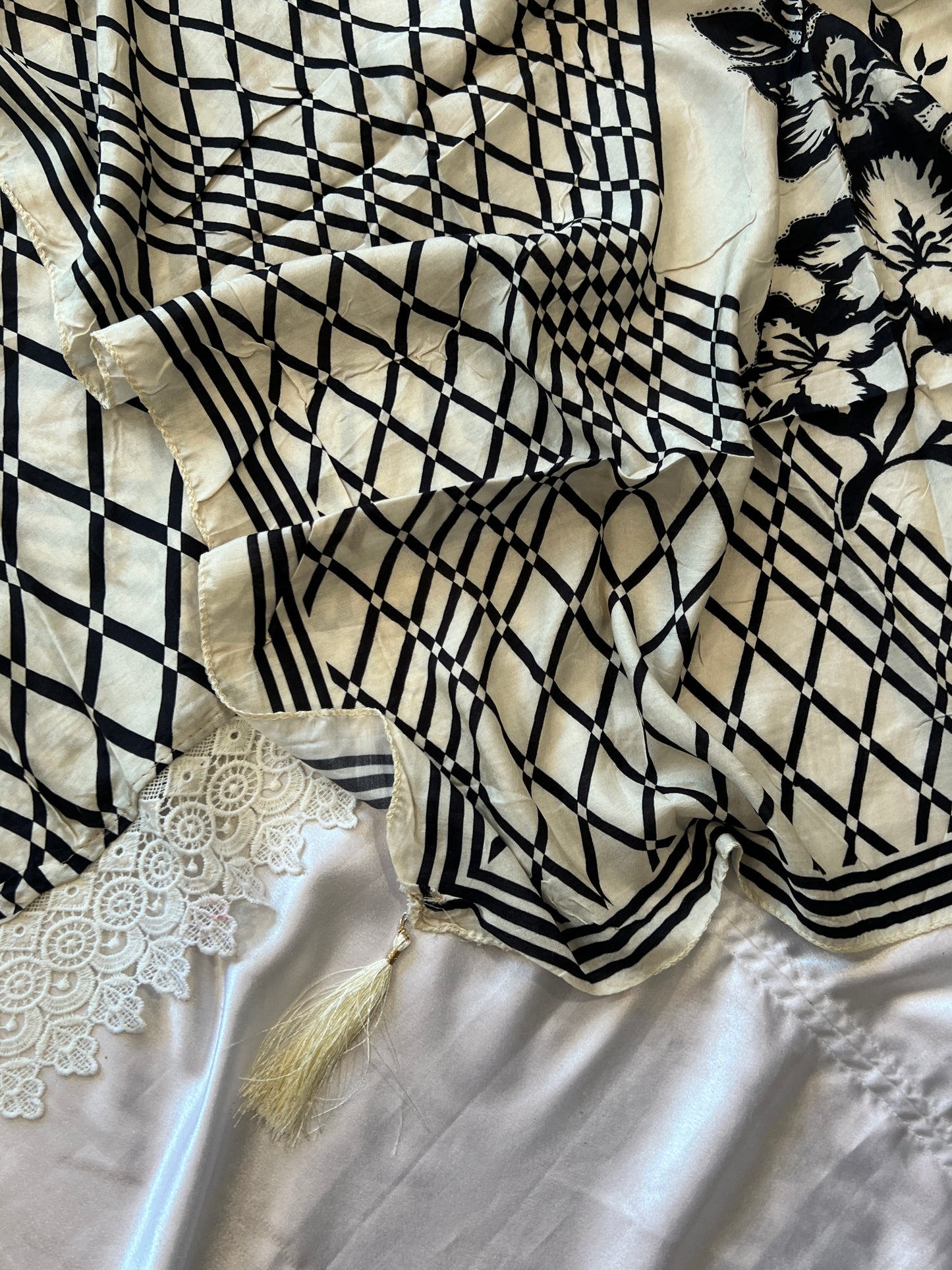 OFFWHITE MUSLIN HAND WORK SUIT 279
