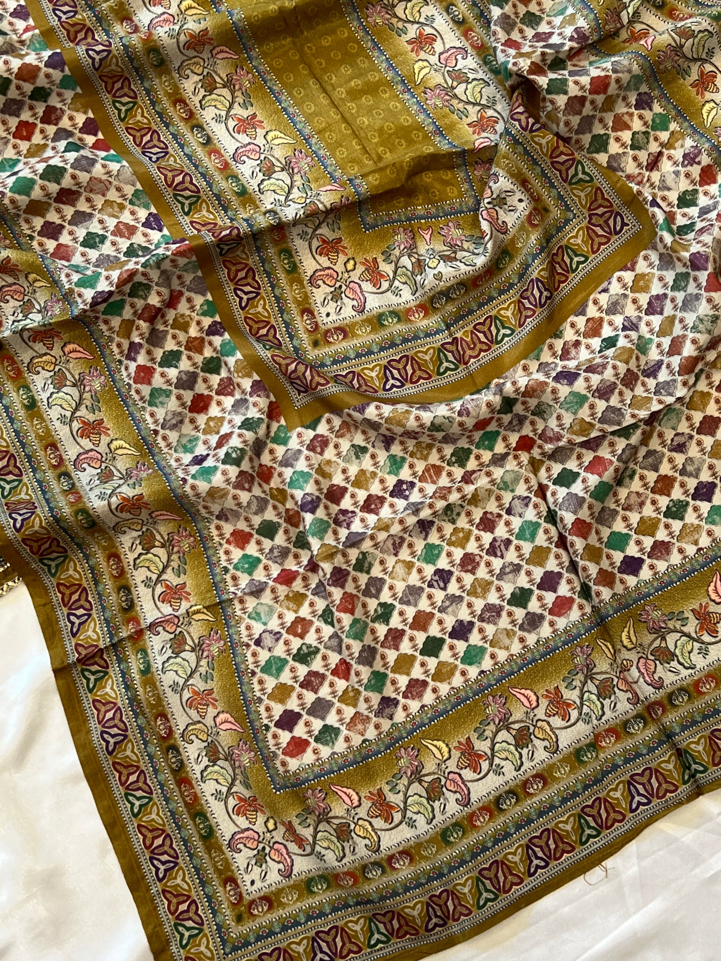 HANSA MUSLIN EMBROIDERY SUIT