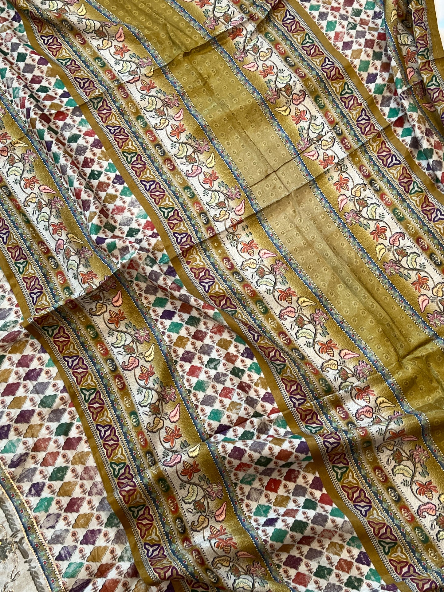 HANSA MUSLIN EMBROIDERY SUIT