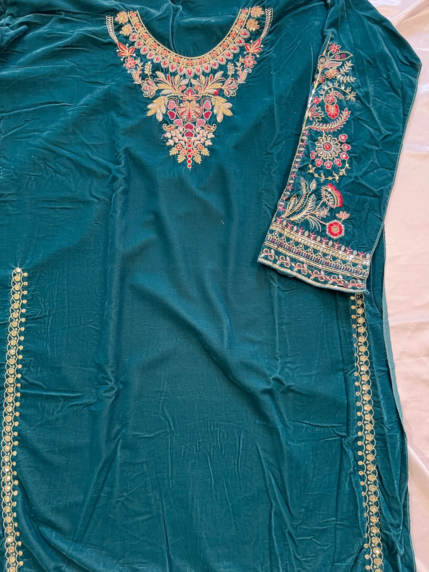 RAMA BLUE VELVET EMBROIDERY SUIT Q