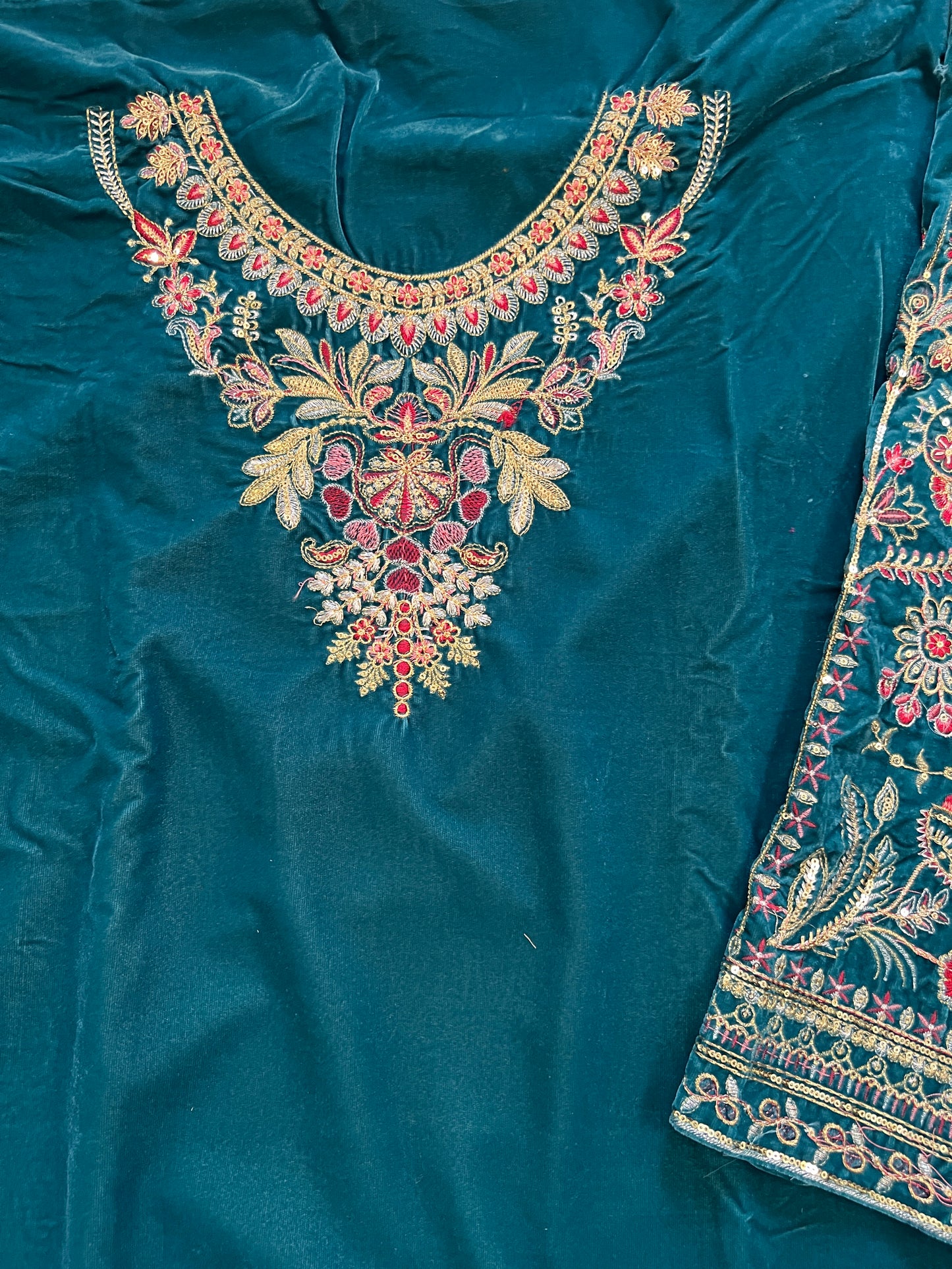 RAMA BLUE VELVET EMBROIDERY SUIT Q