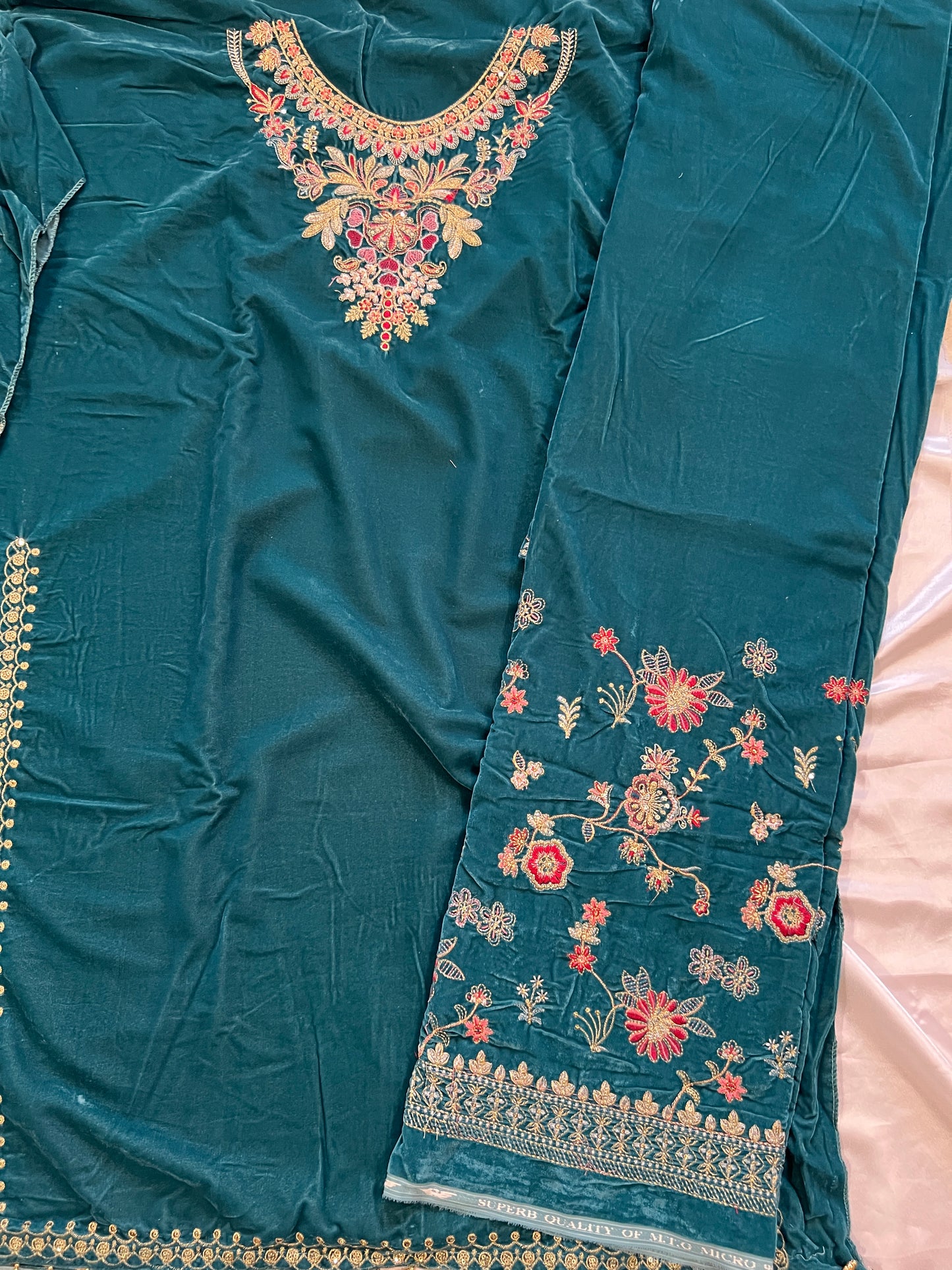 RAMA BLUE VELVET EMBROIDERY SUIT Q