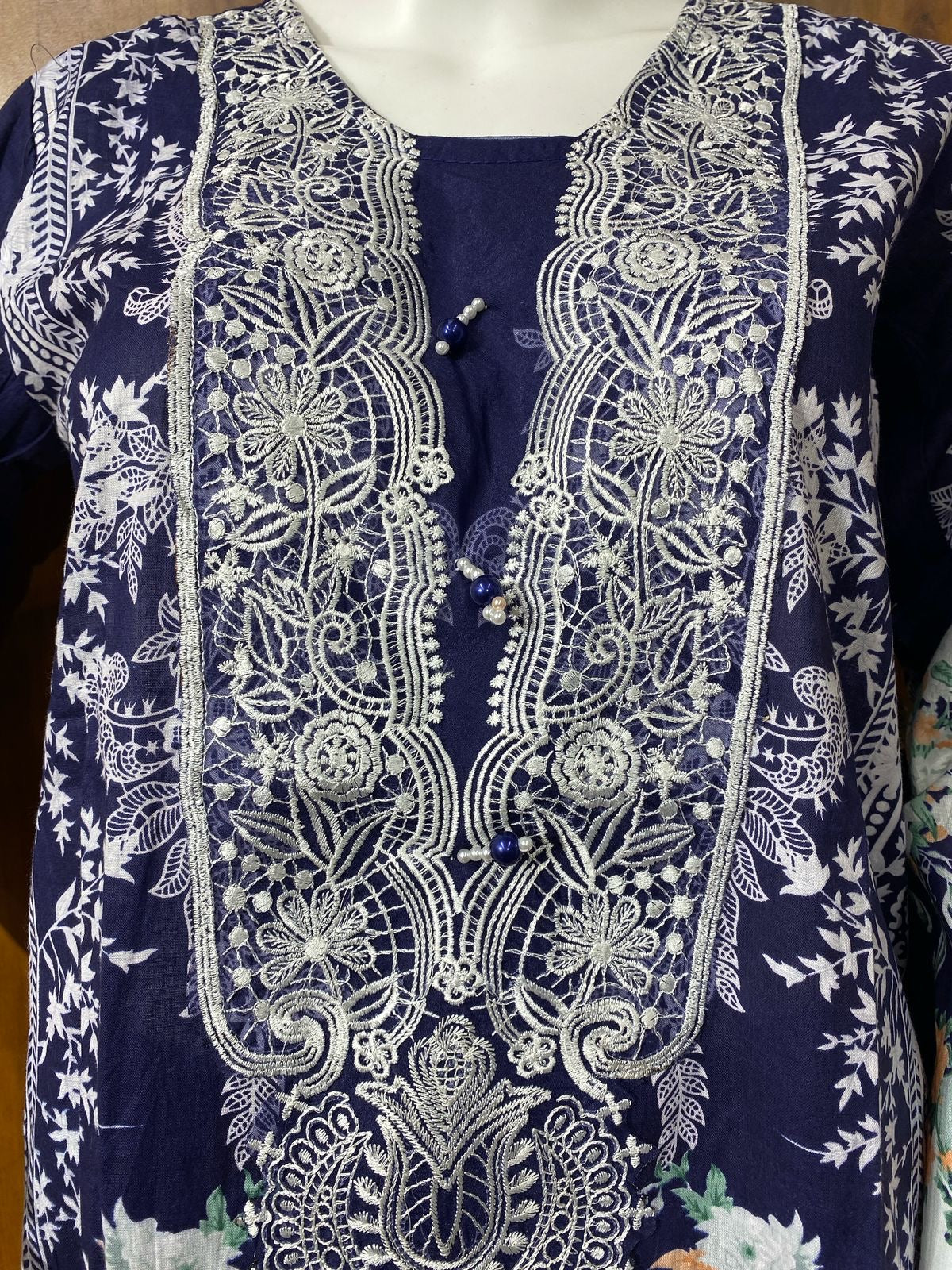 NEEDLE LAWN EMBROIDERY SUIT 5