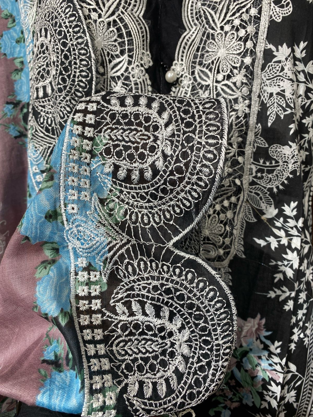 NEEDLE LAWN EMBROIDERY SUIT 1