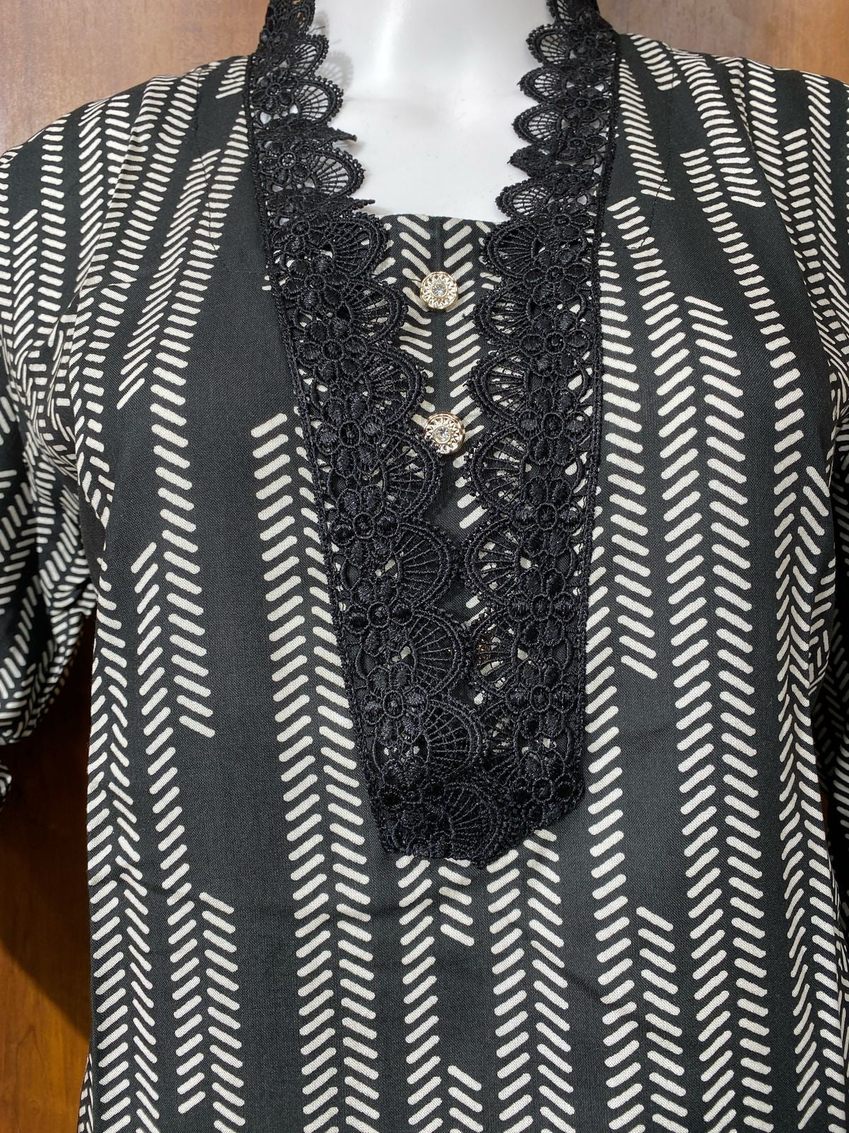 MAHAM LAWN READYMADE SUIT 2