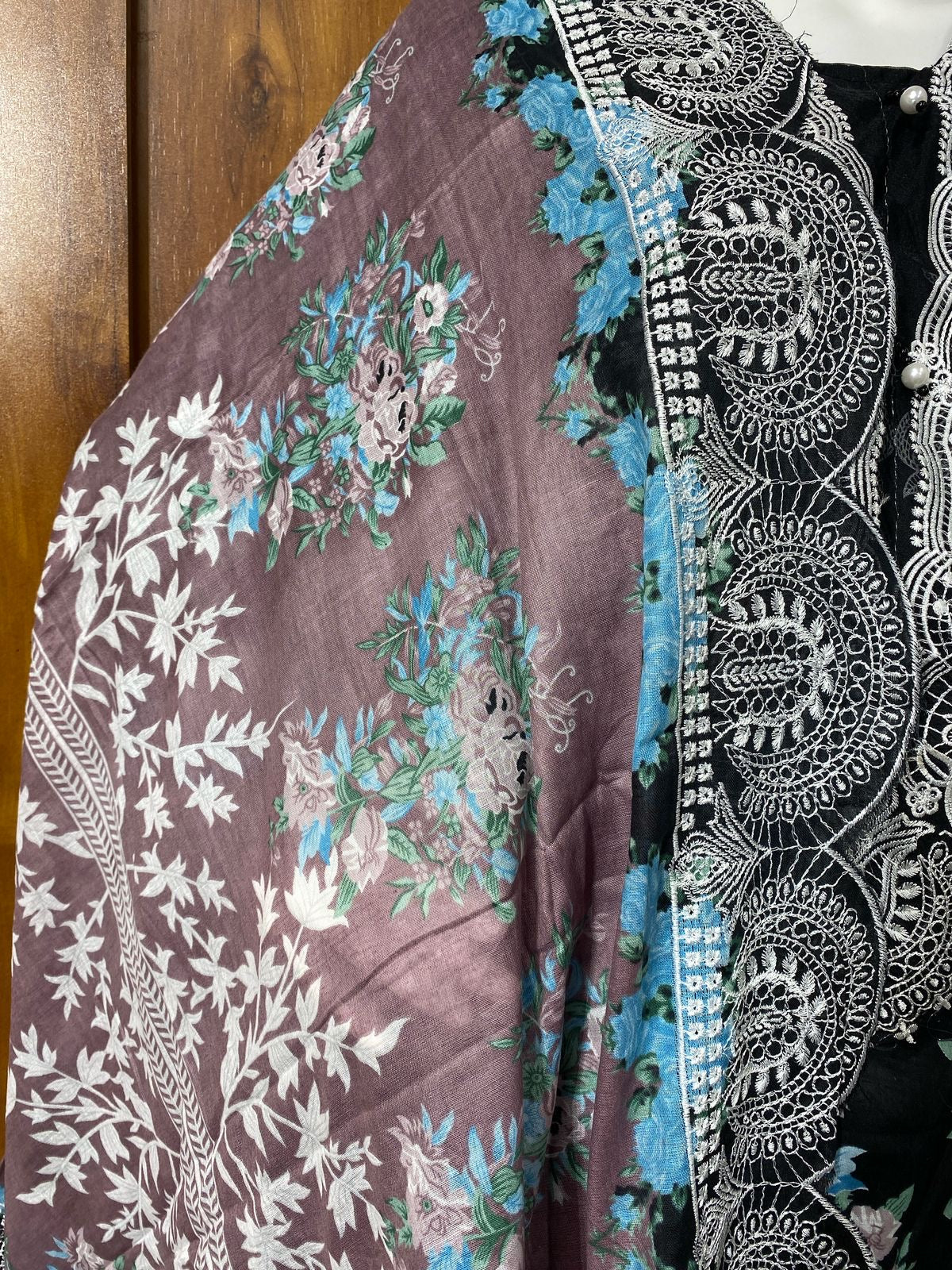 NEEDLE LAWN EMBROIDERY SUIT 1