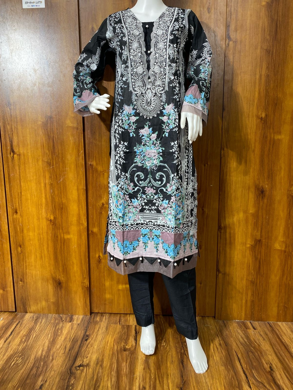 NEEDLE LAWN EMBROIDERY SUIT 1