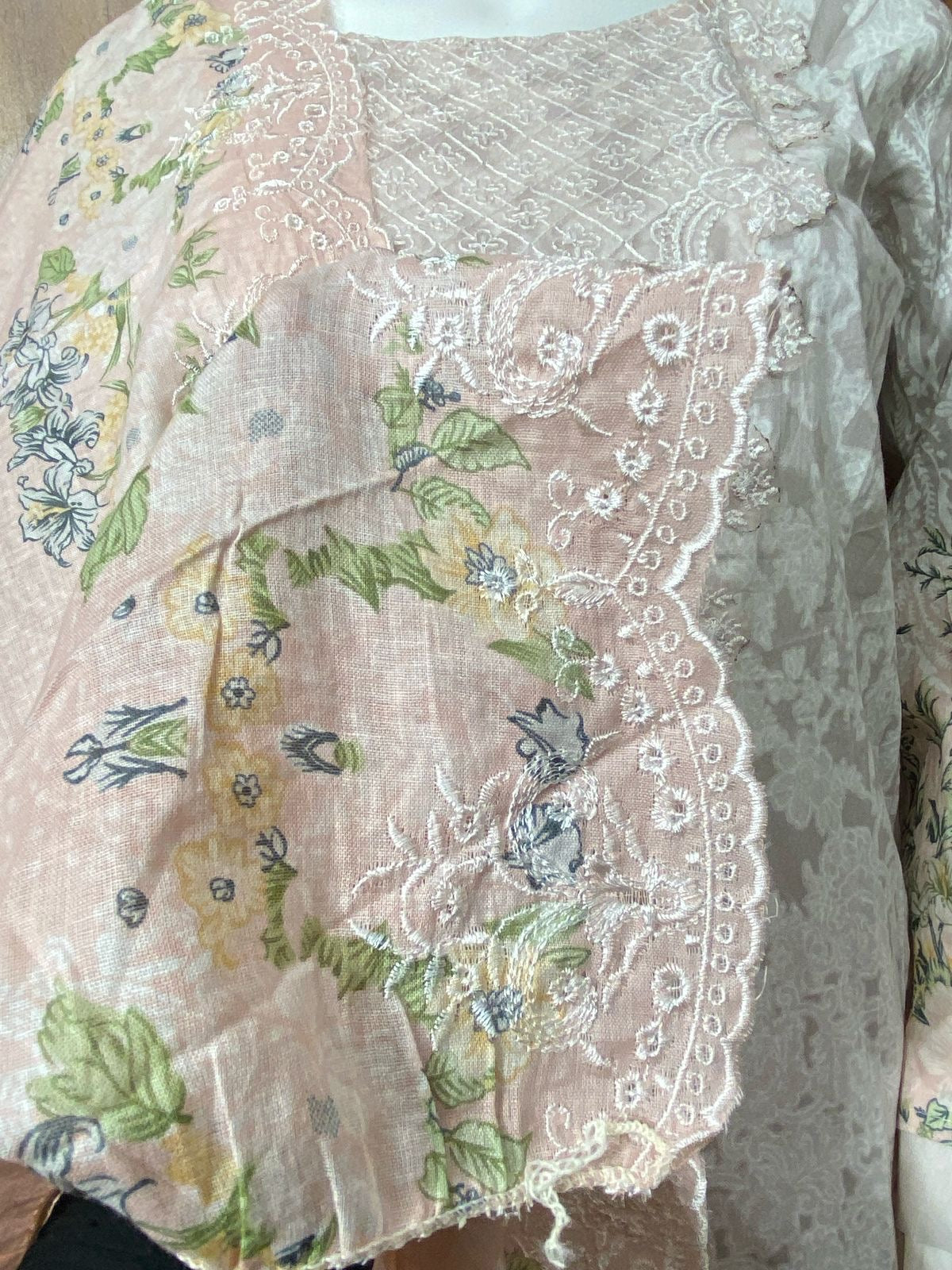 NEEDLE LAWN EMBROIDERY SUIT 3