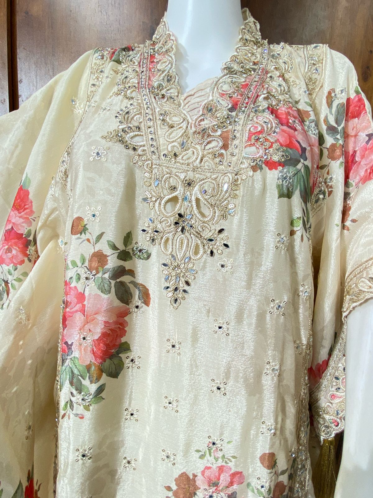 ZARQASH OFF WHITE READYMADE KAFTAN Q