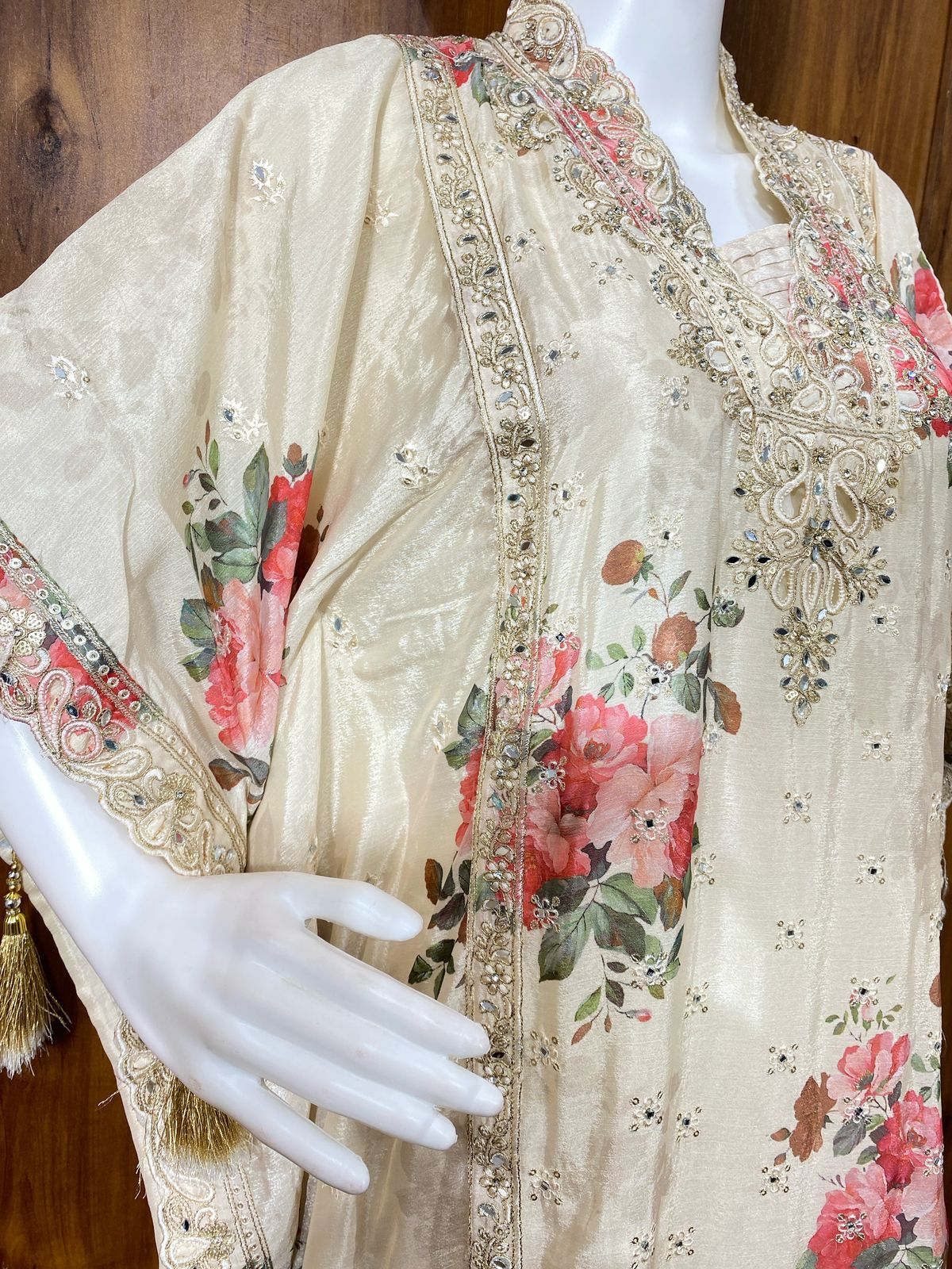 ZARQASH OFF WHITE READYMADE KAFTAN Q
