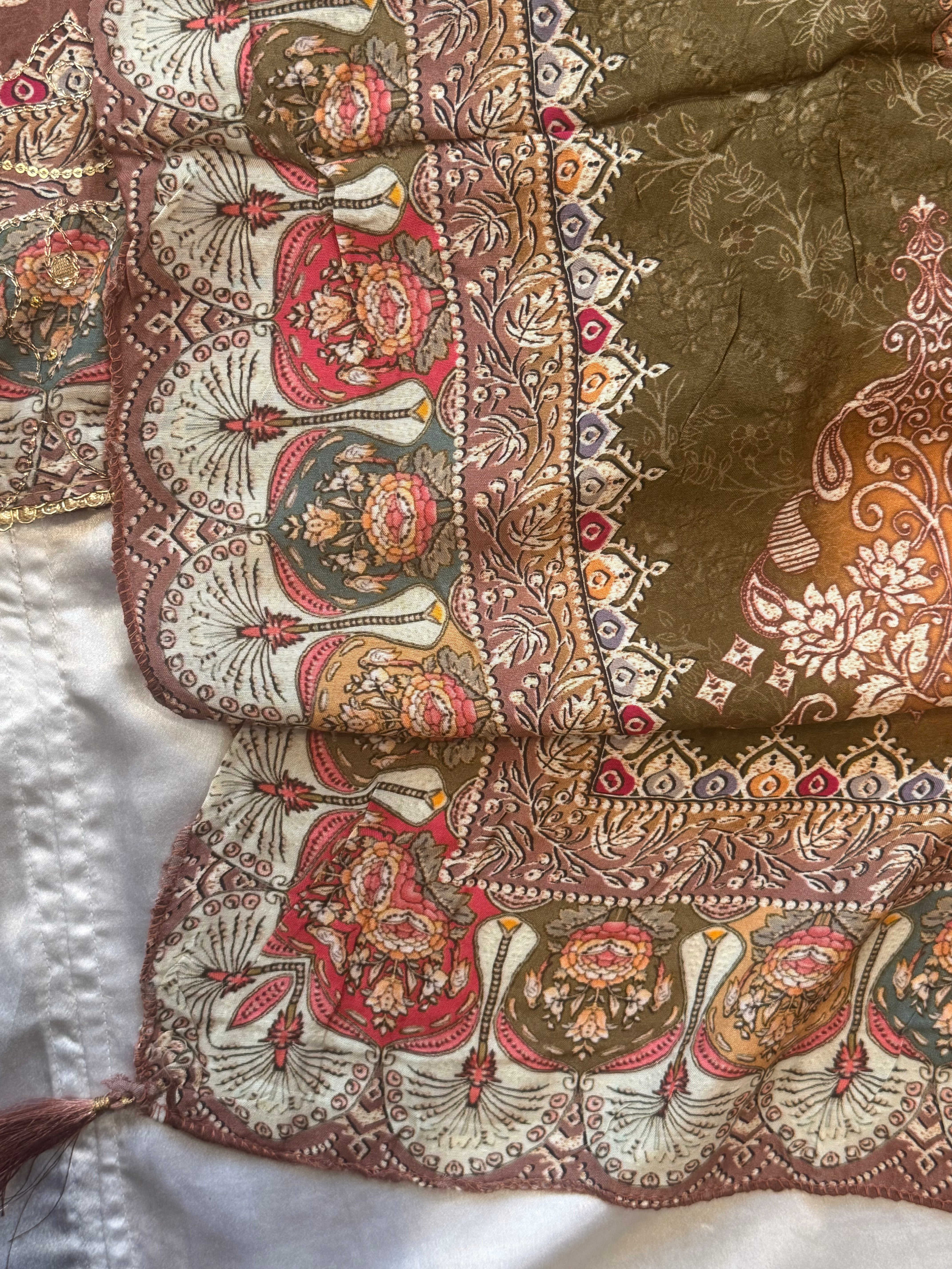 MUSLIN UNSTITCHED EMBROIDERY SUIT 2