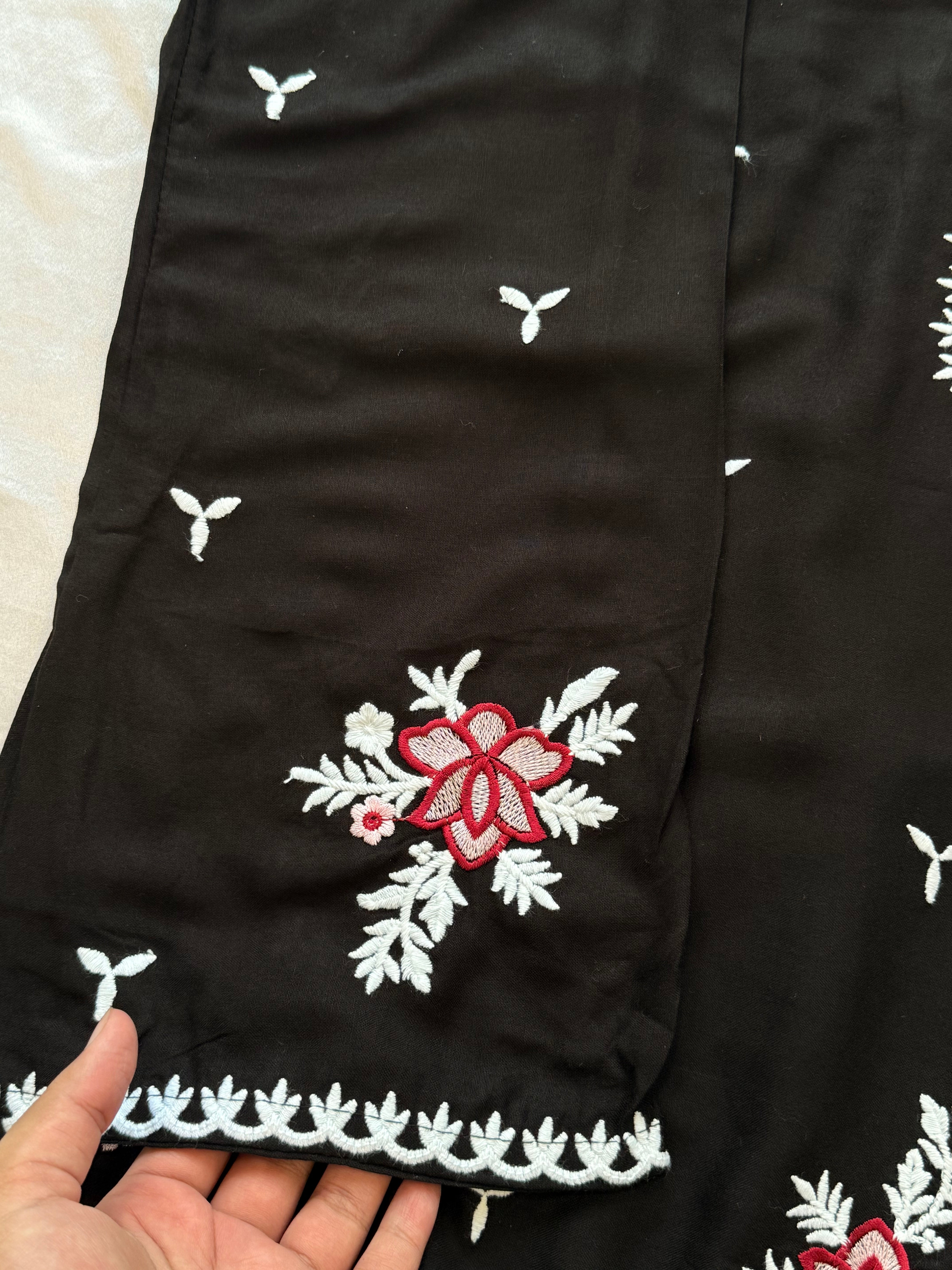 DUREFISHAN FARSHI SHALWAR SET