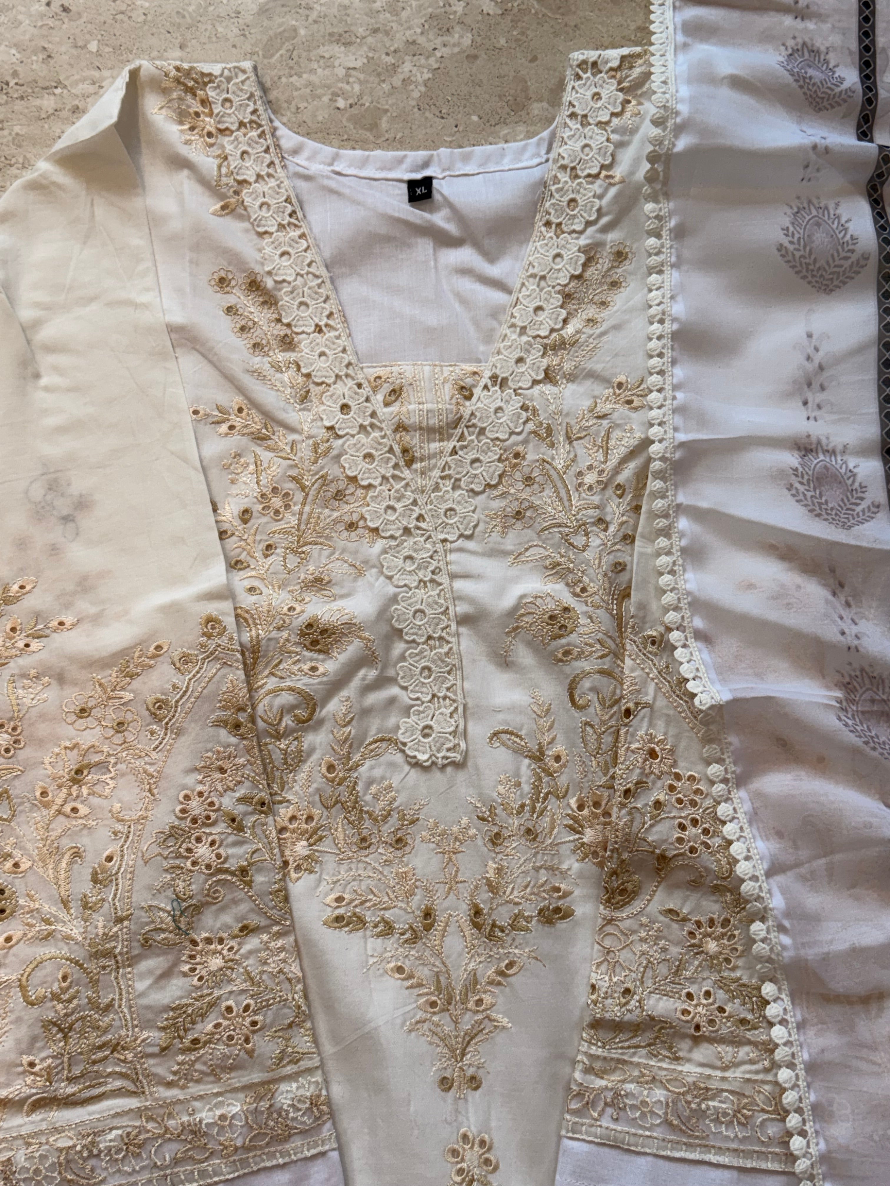 HANIA OFF-WHITE READYMADE SUIT