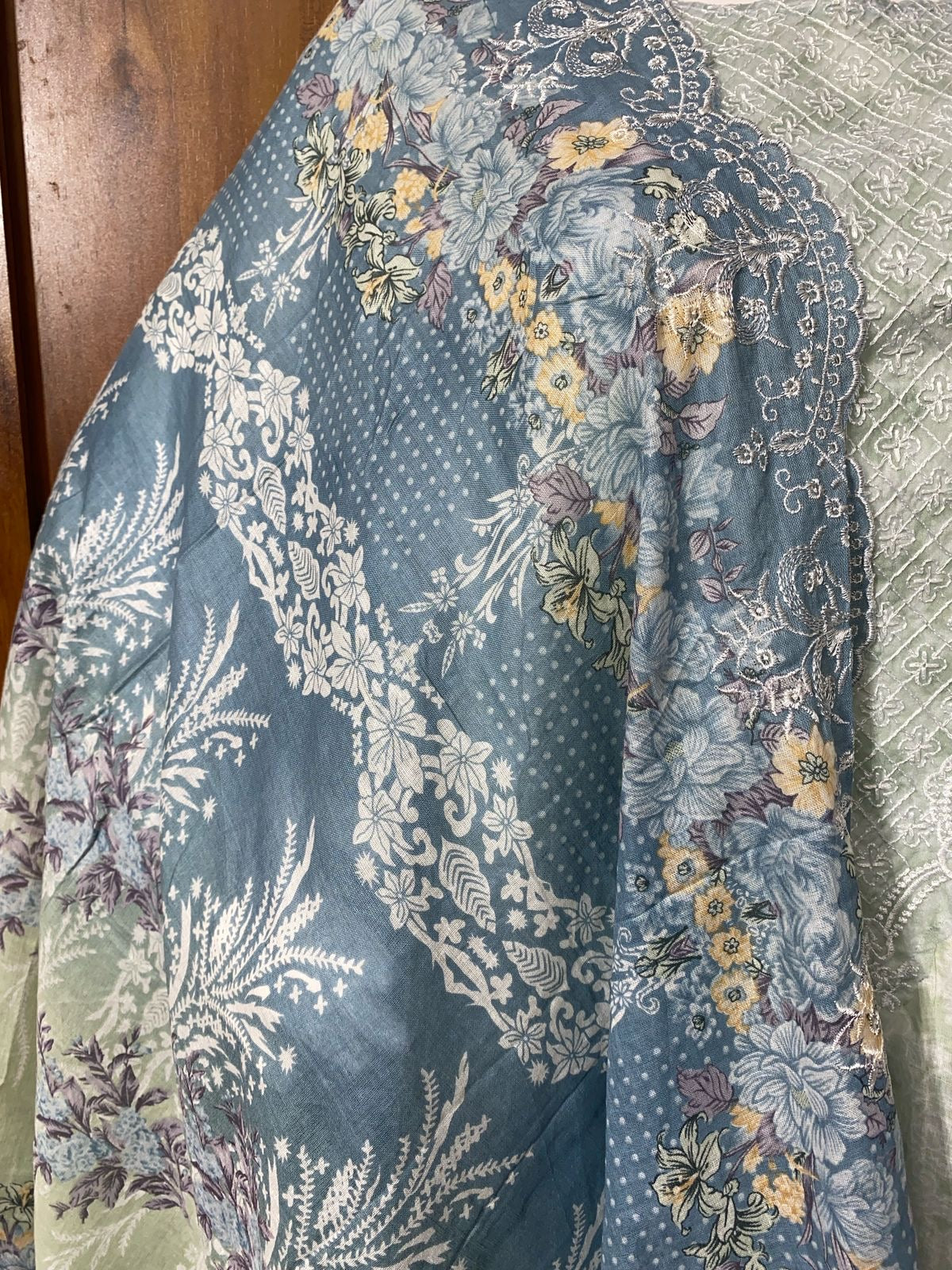 NEEDLE LAWN EMBROIDERY SUIT 2