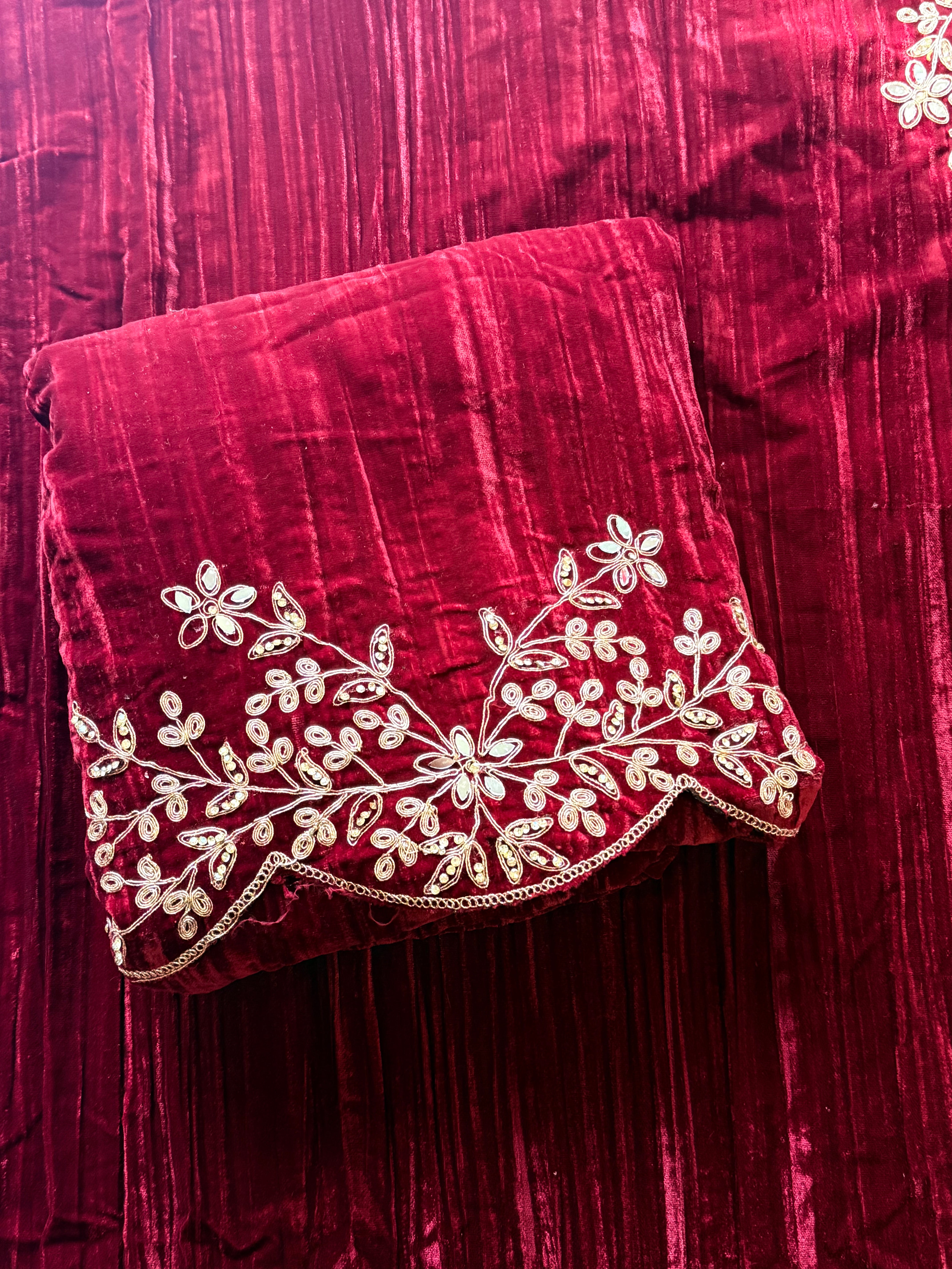 SAHER CRUSH VELVET EMBROIDERY SUIT 3 Q