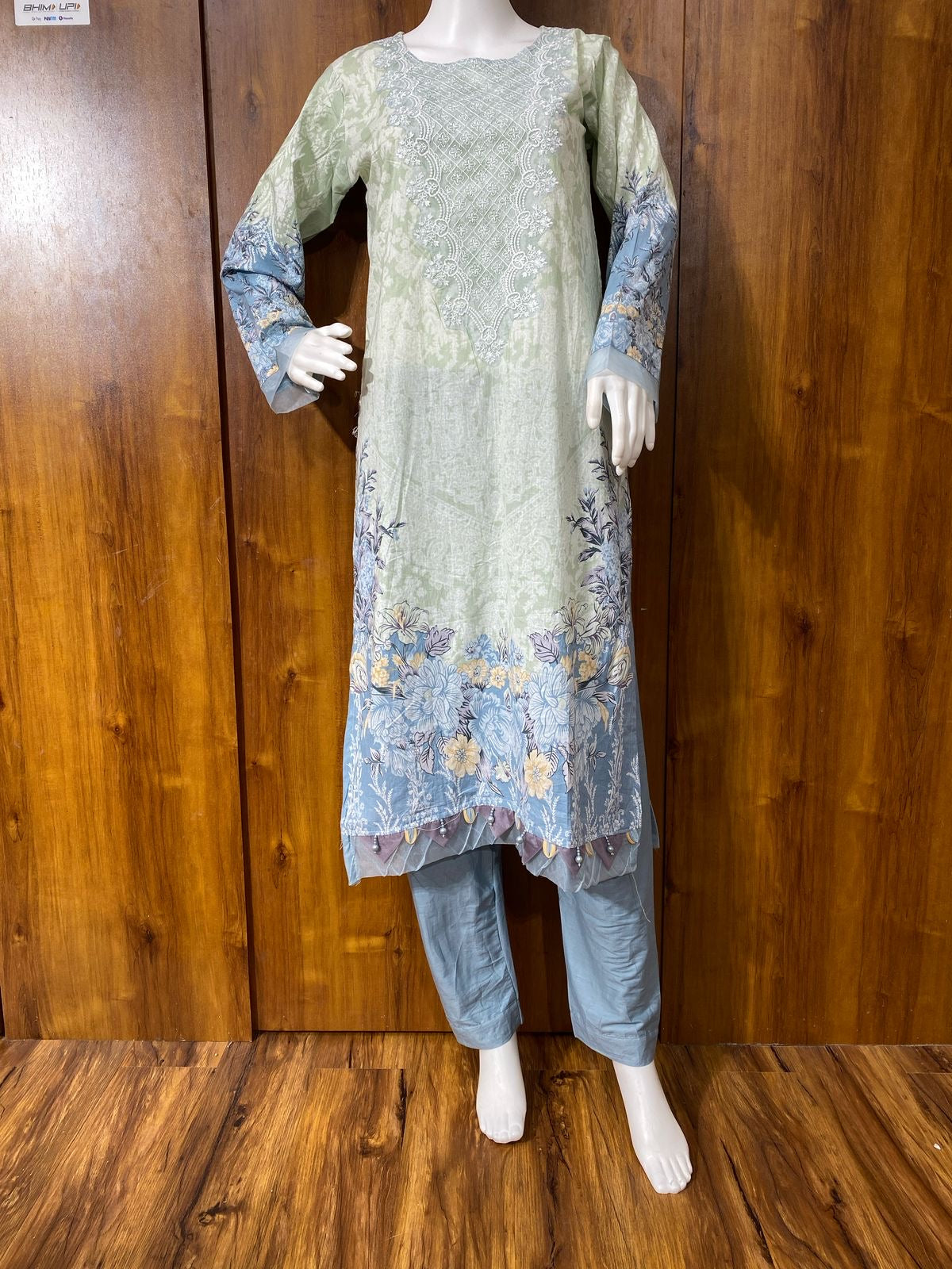 NEEDLE LAWN EMBROIDERY SUIT 2