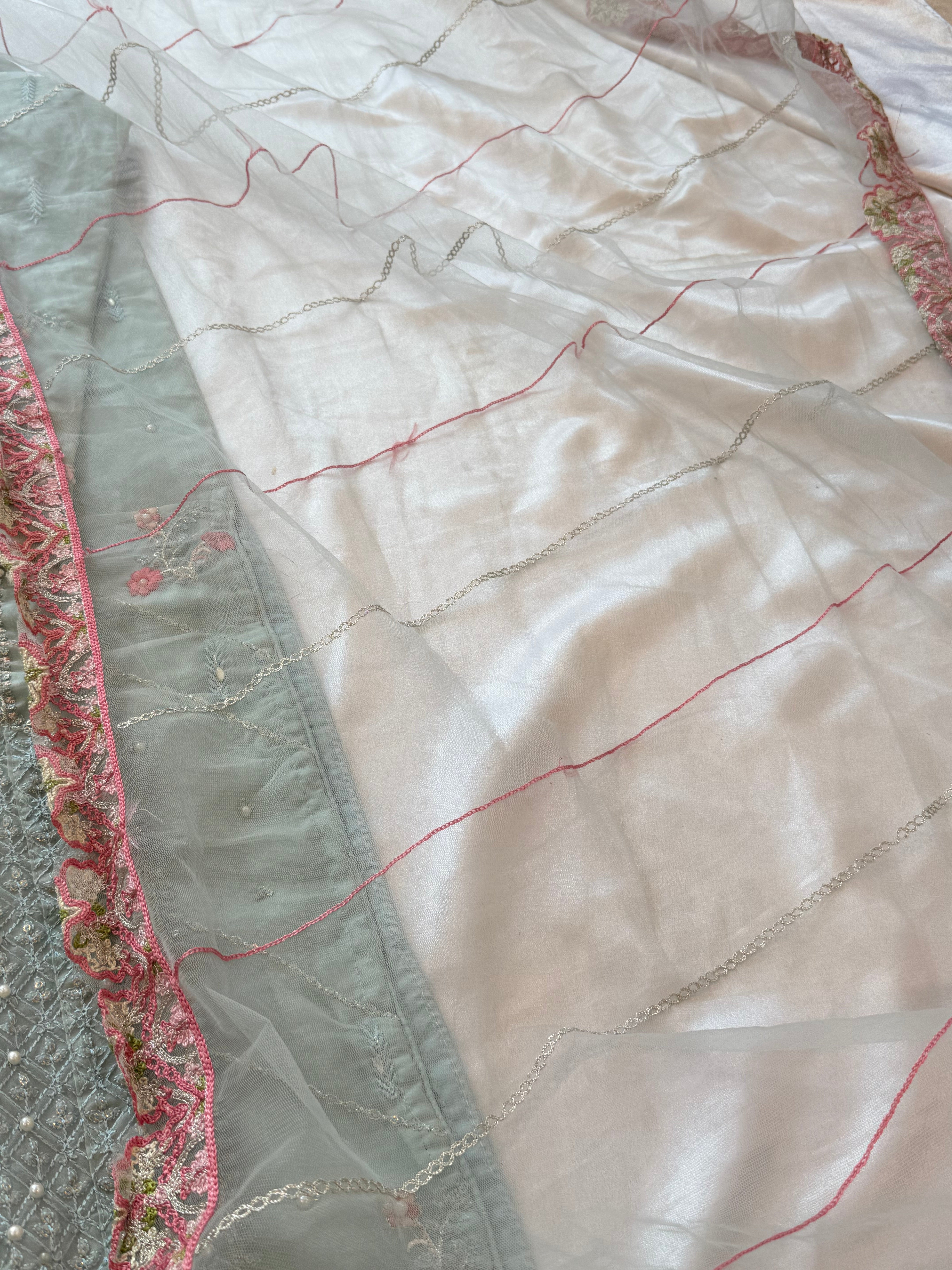 RUHI WHITE ORGANZA SUIT Q