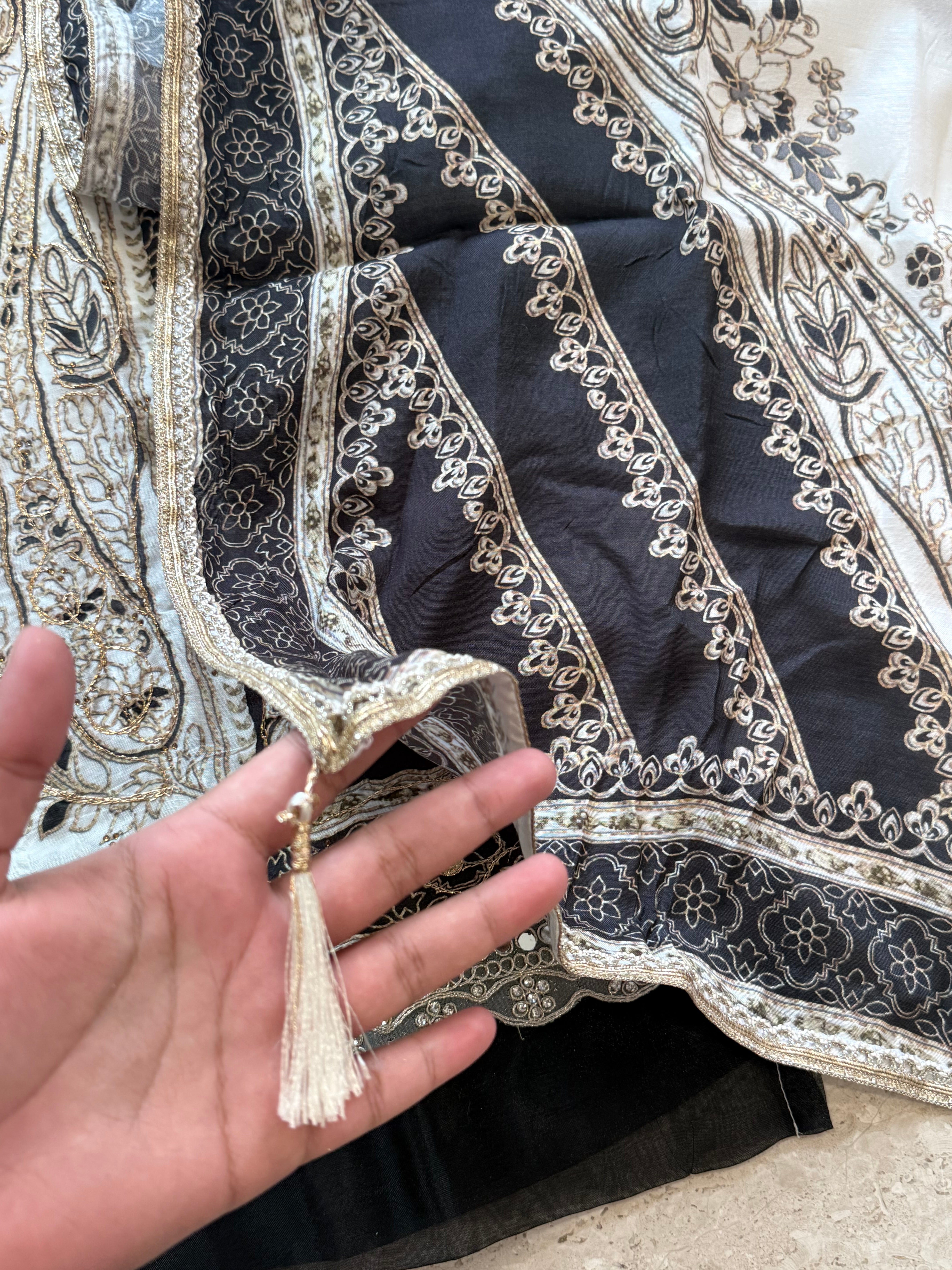 MUSLIN EMBROIDERY READYMADE SUIT