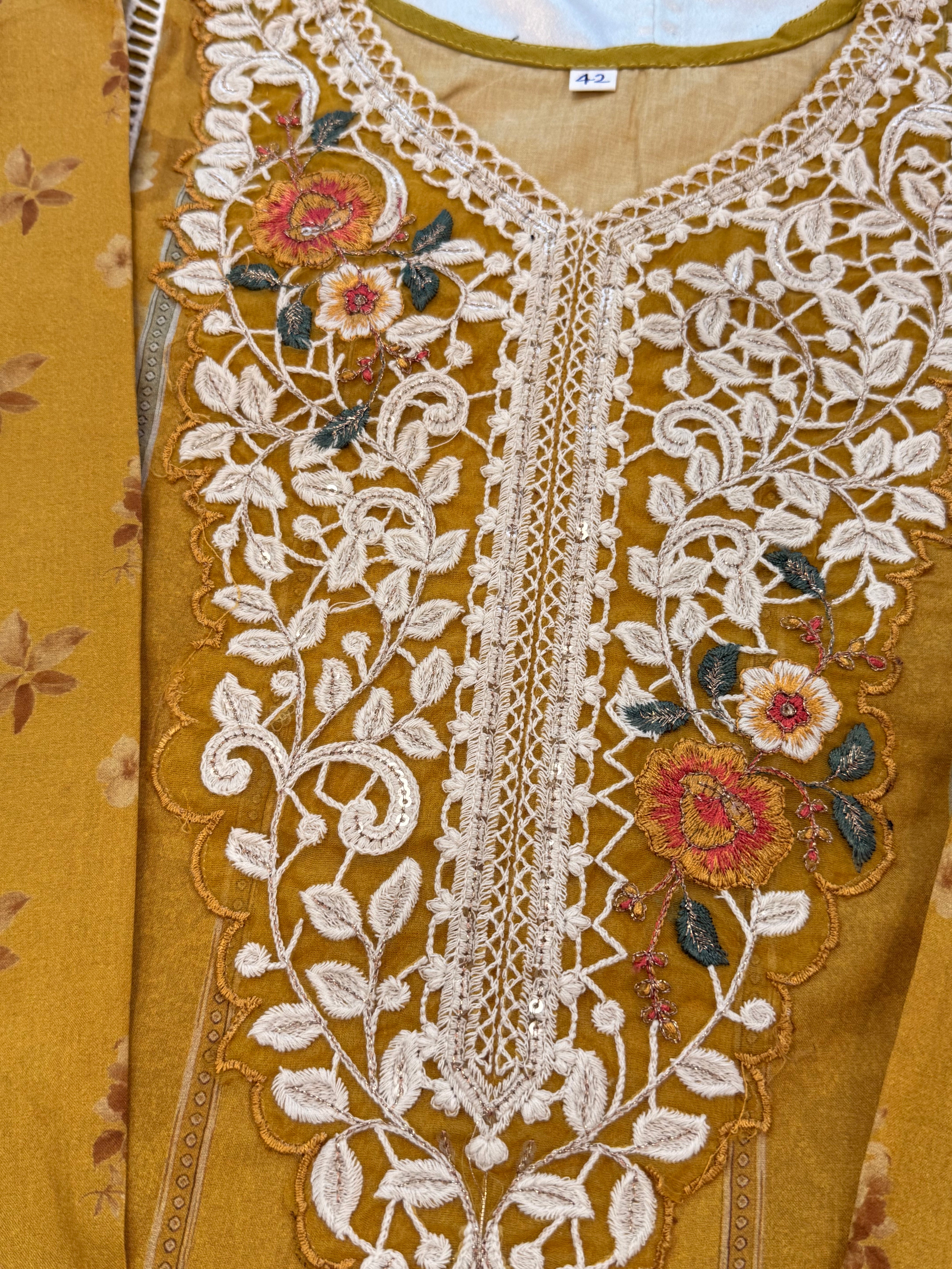 BINSAEED LAWN EMBROIDERY READYMADE SUIT 2