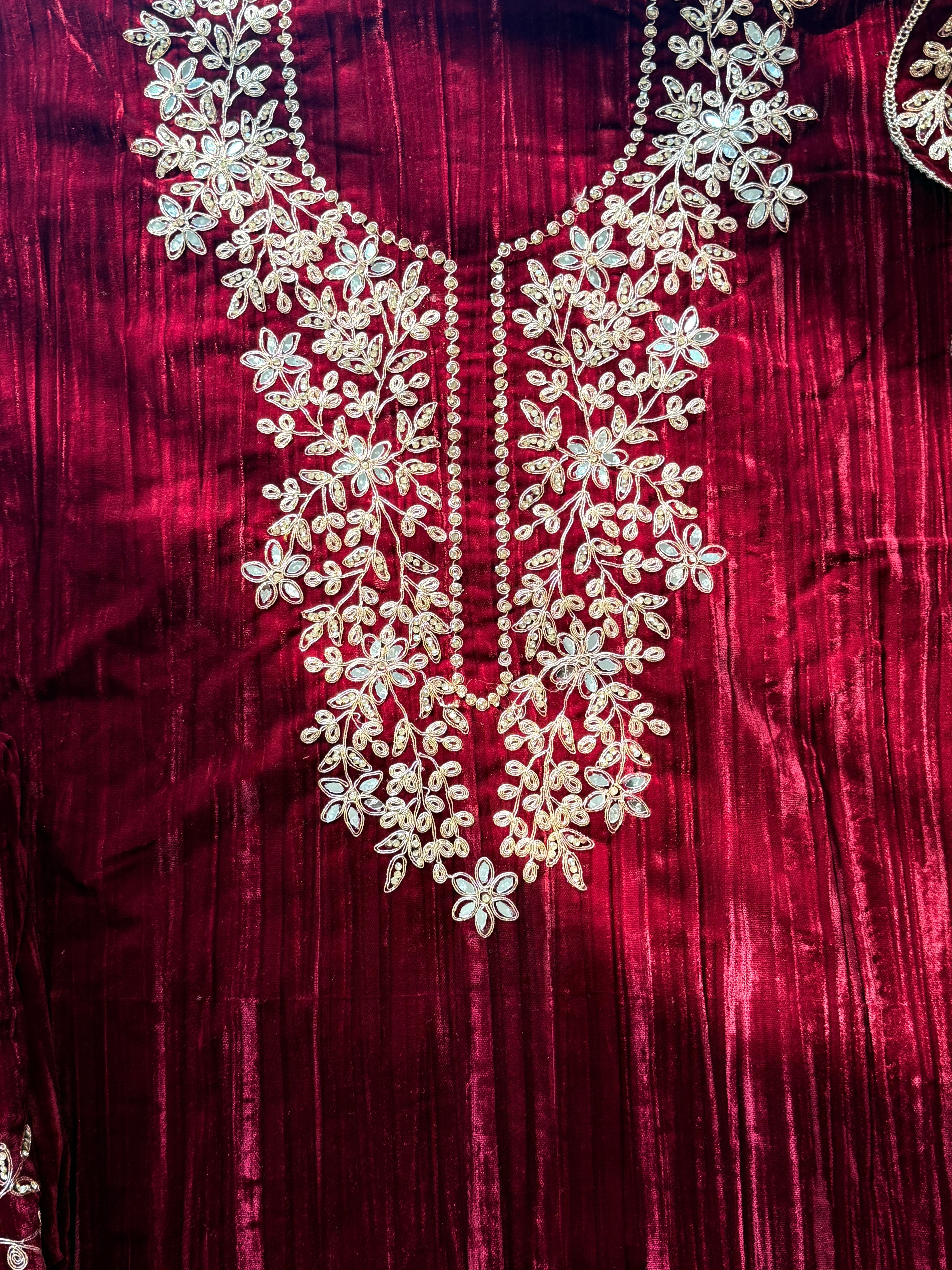 SAHER CRUSH VELVET EMBROIDERY SUIT 3 Q