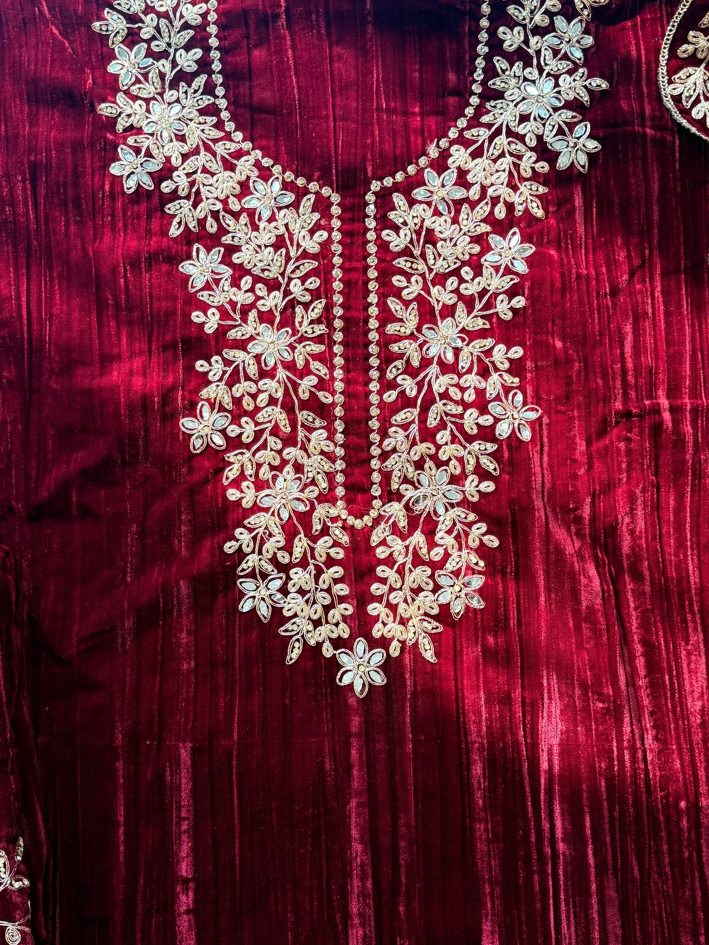 SAHER CRUSH VELVET EMBROIDERY SUIT 3 Q