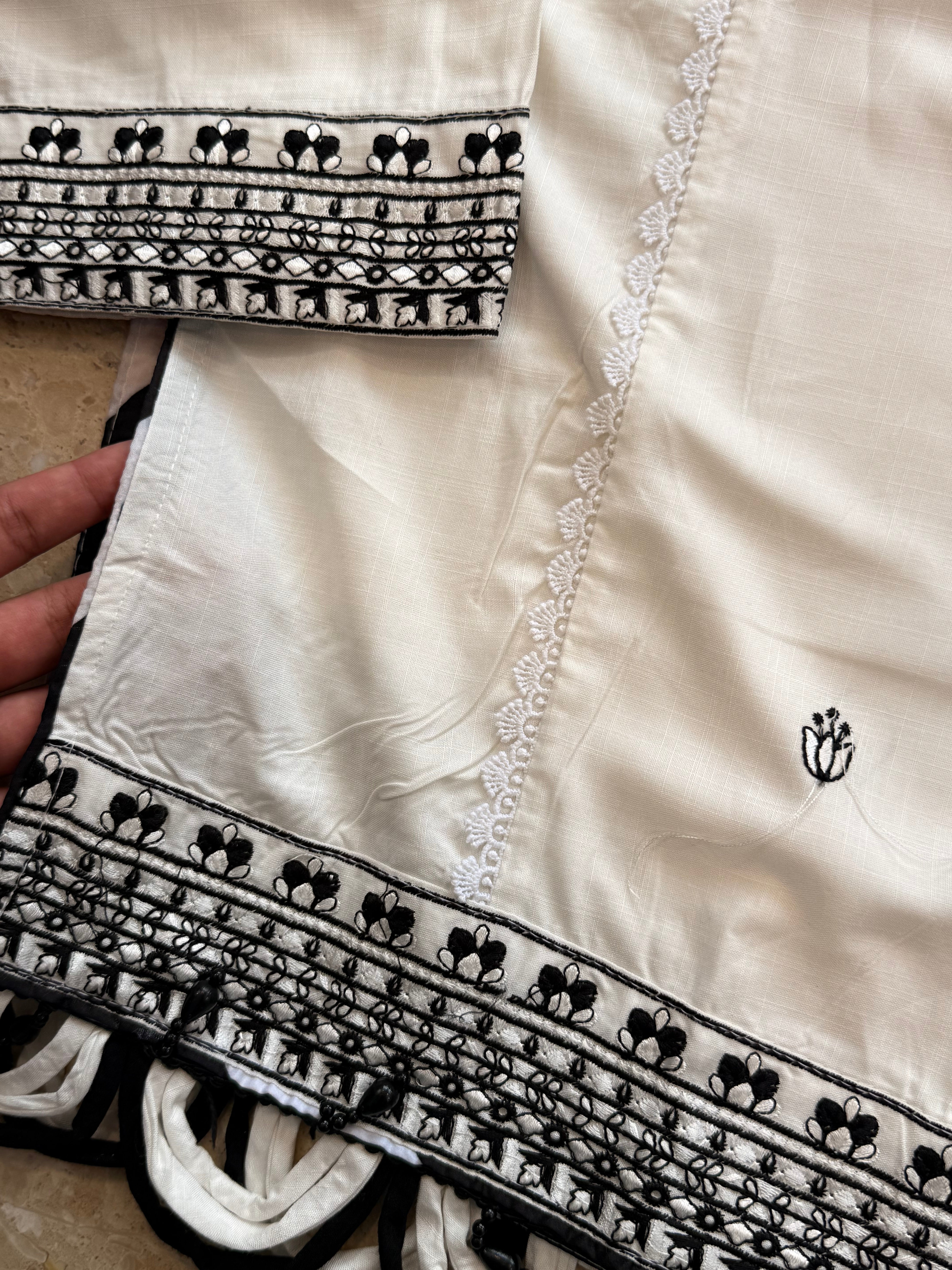 HANIA LAWN EMBROIDERY SUIT
