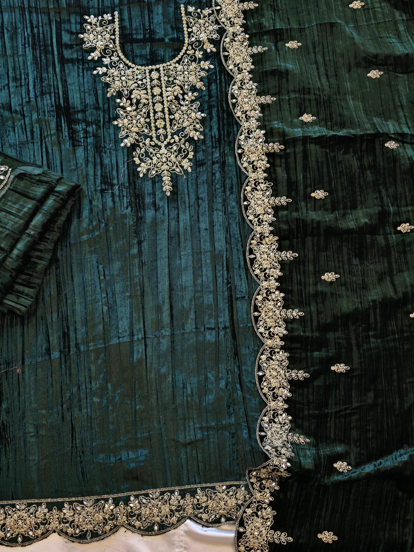 MEHRUN CRUSH VELVET EMBROIDERY SUIT 1 Q