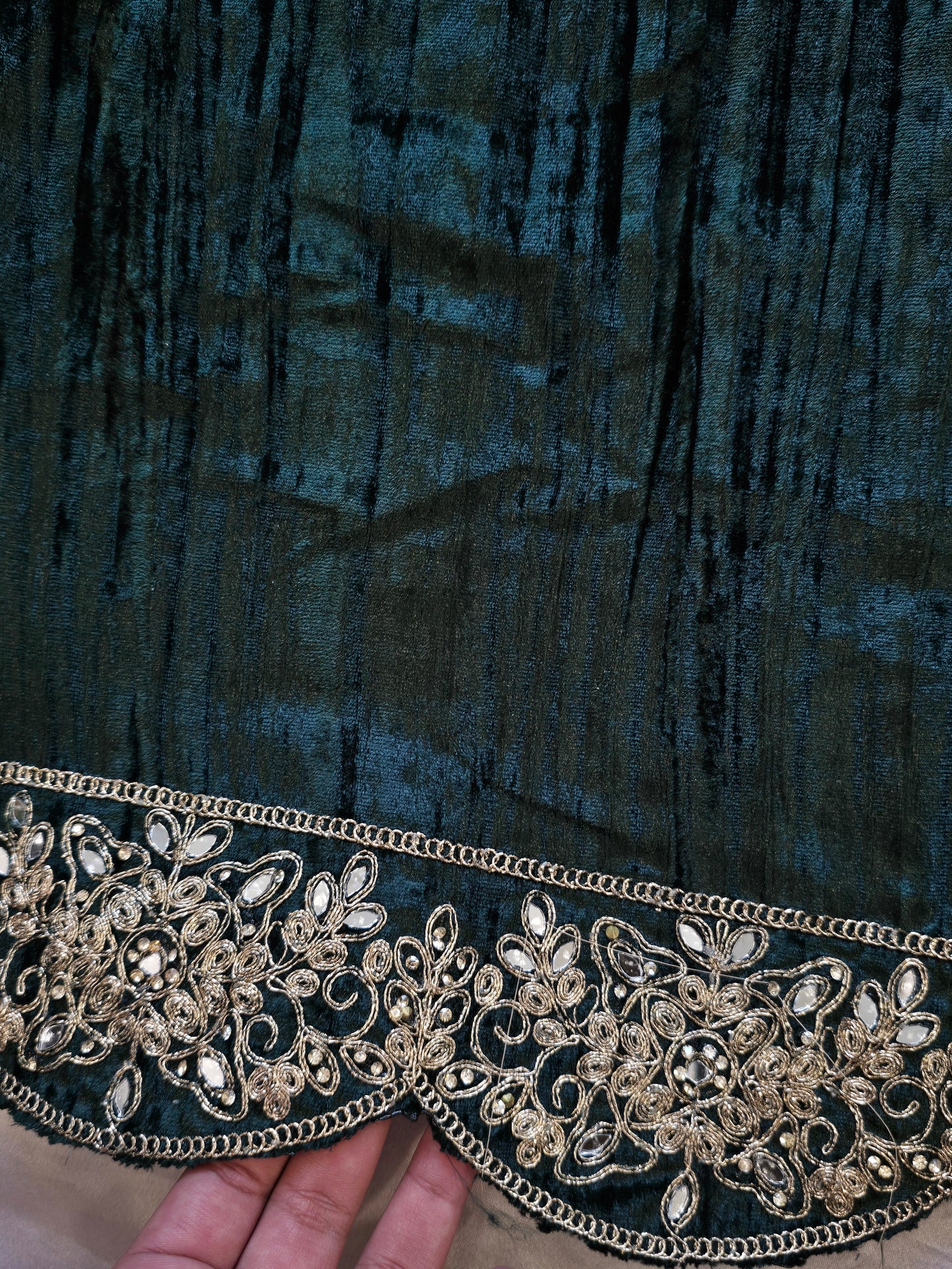 MEHRUN CRUSH VELVET EMBROIDERY SUIT 1 Q