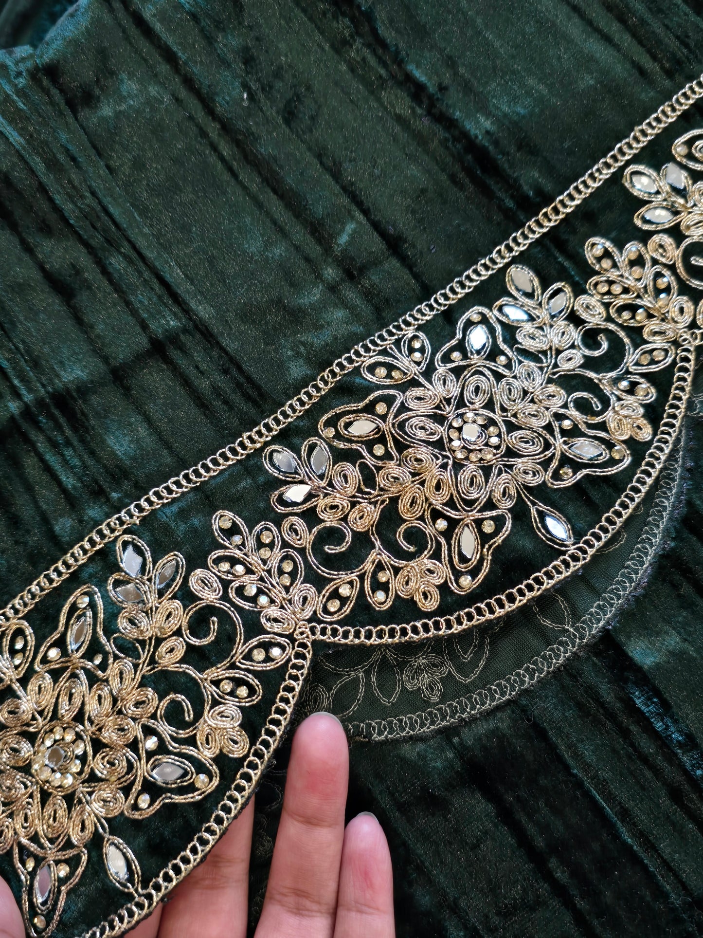 MEHRUN CRUSH VELVET EMBROIDERY SUIT 1 Q