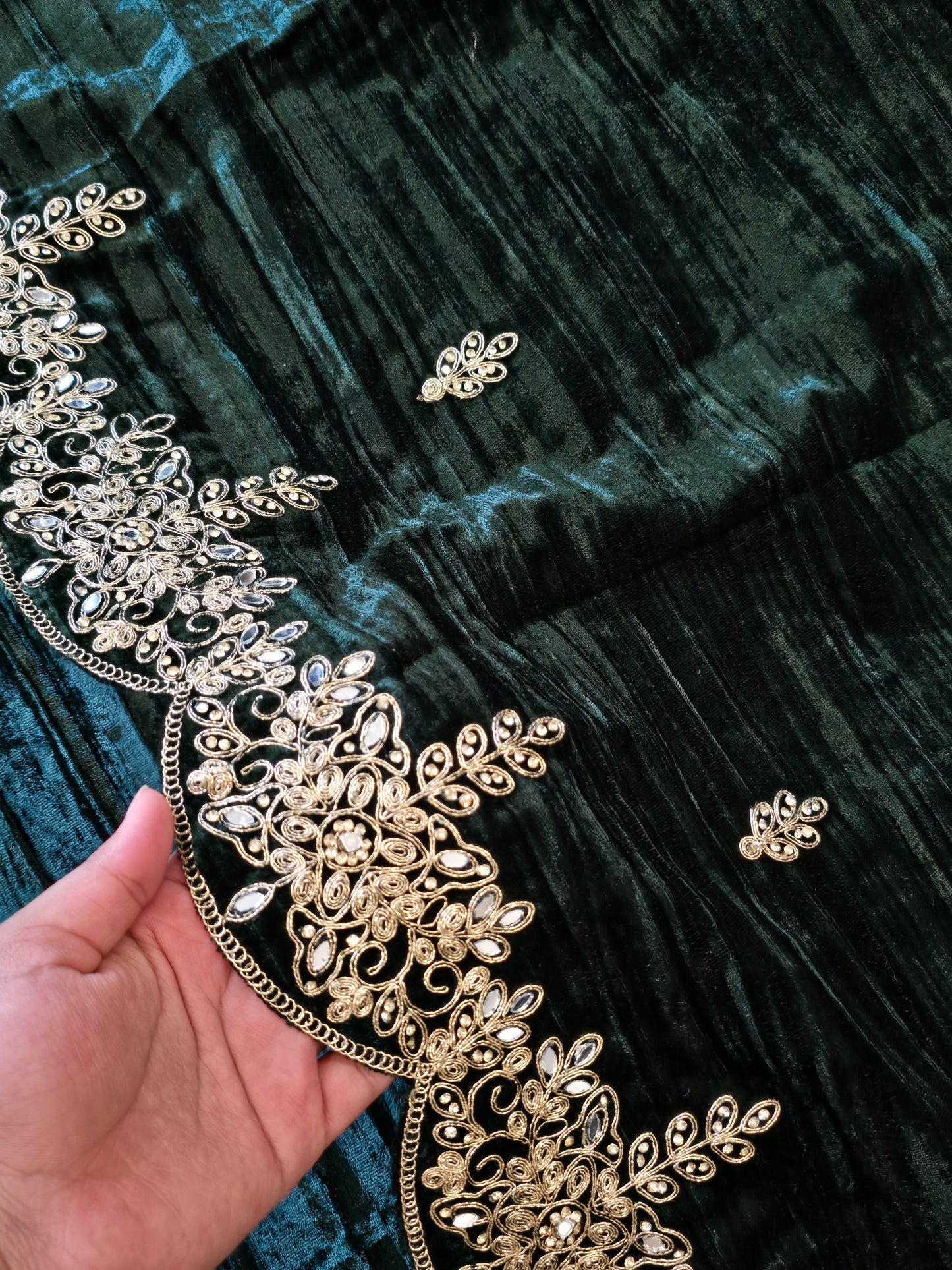 MEHRUN CRUSH VELVET EMBROIDERY SUIT 1 Q