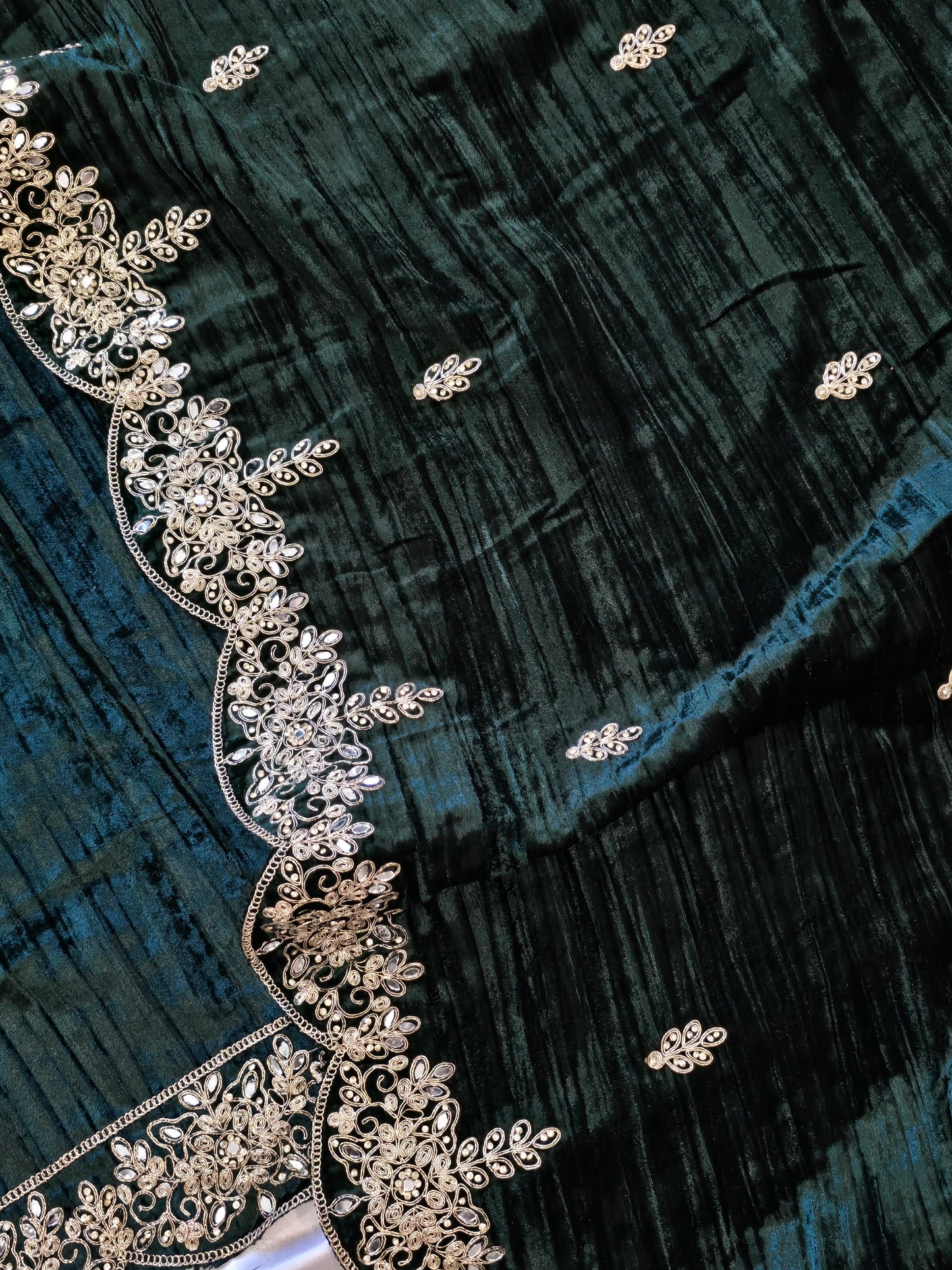 MEHRUN CRUSH VELVET EMBROIDERY SUIT 1 Q