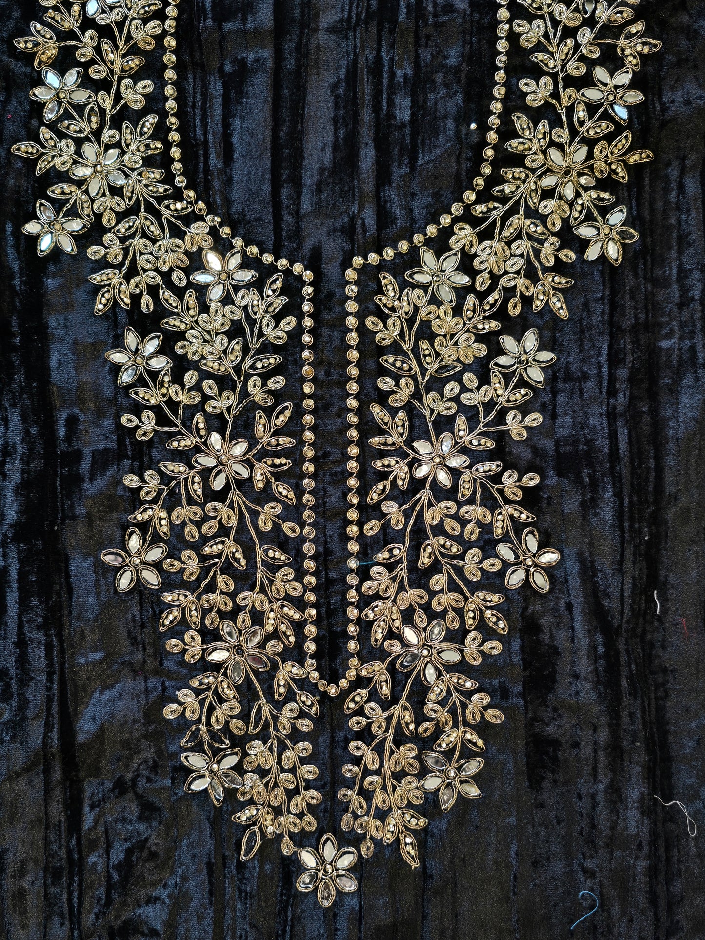 SAHER CRUSH VELVET EMBROIDERY SUIT 2 Q