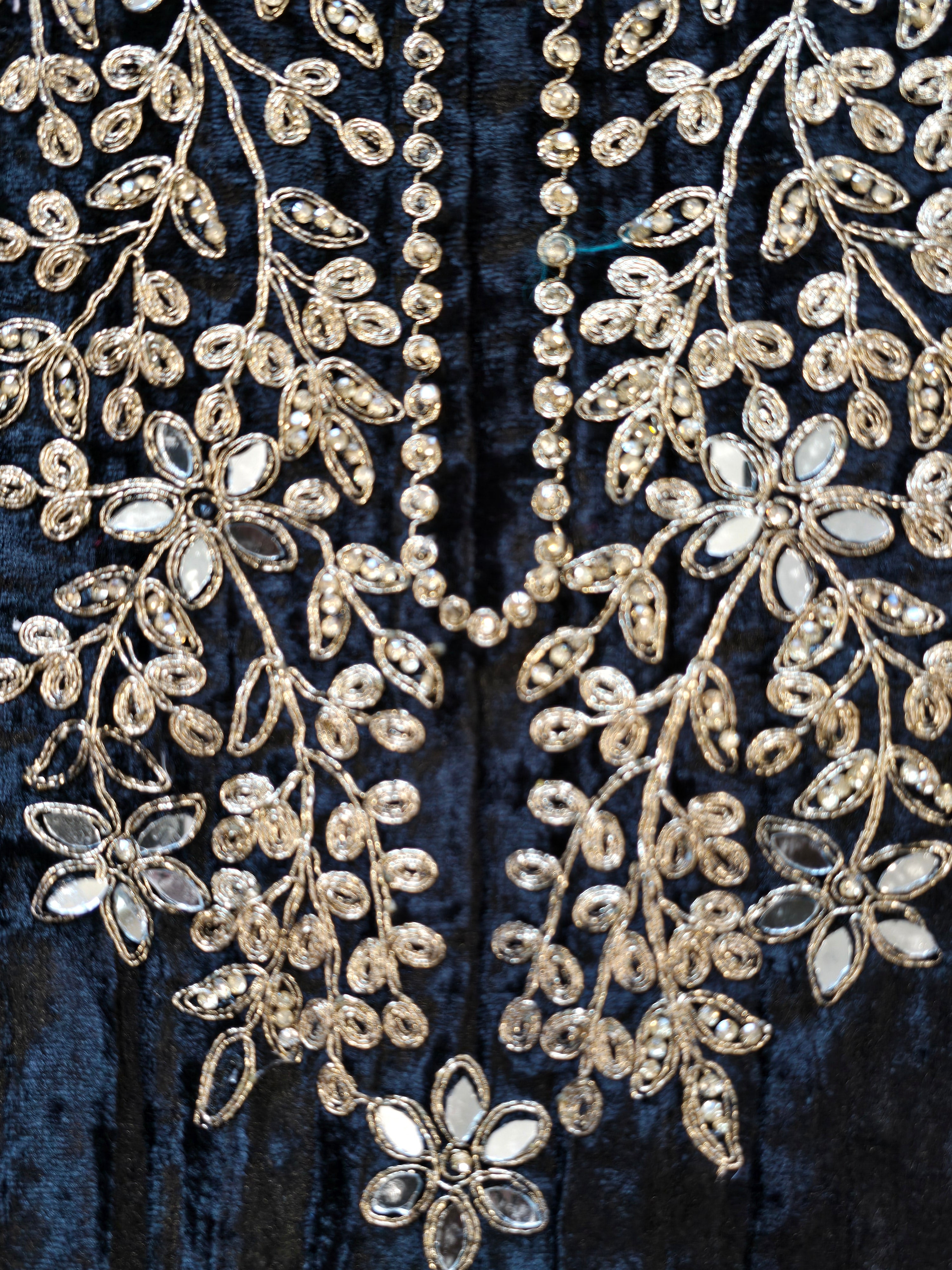 SAHER CRUSH VELVET EMBROIDERY SUIT 2 Q