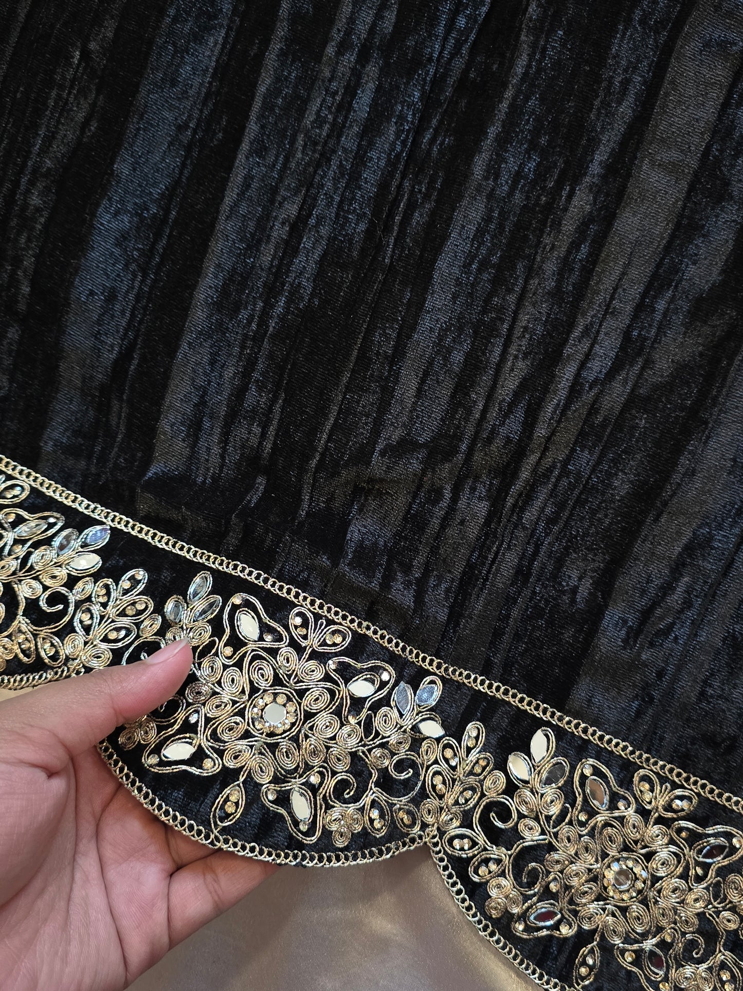 MEHRUN CRUSH VELVET EMBROIDERY SUIT 5 Q