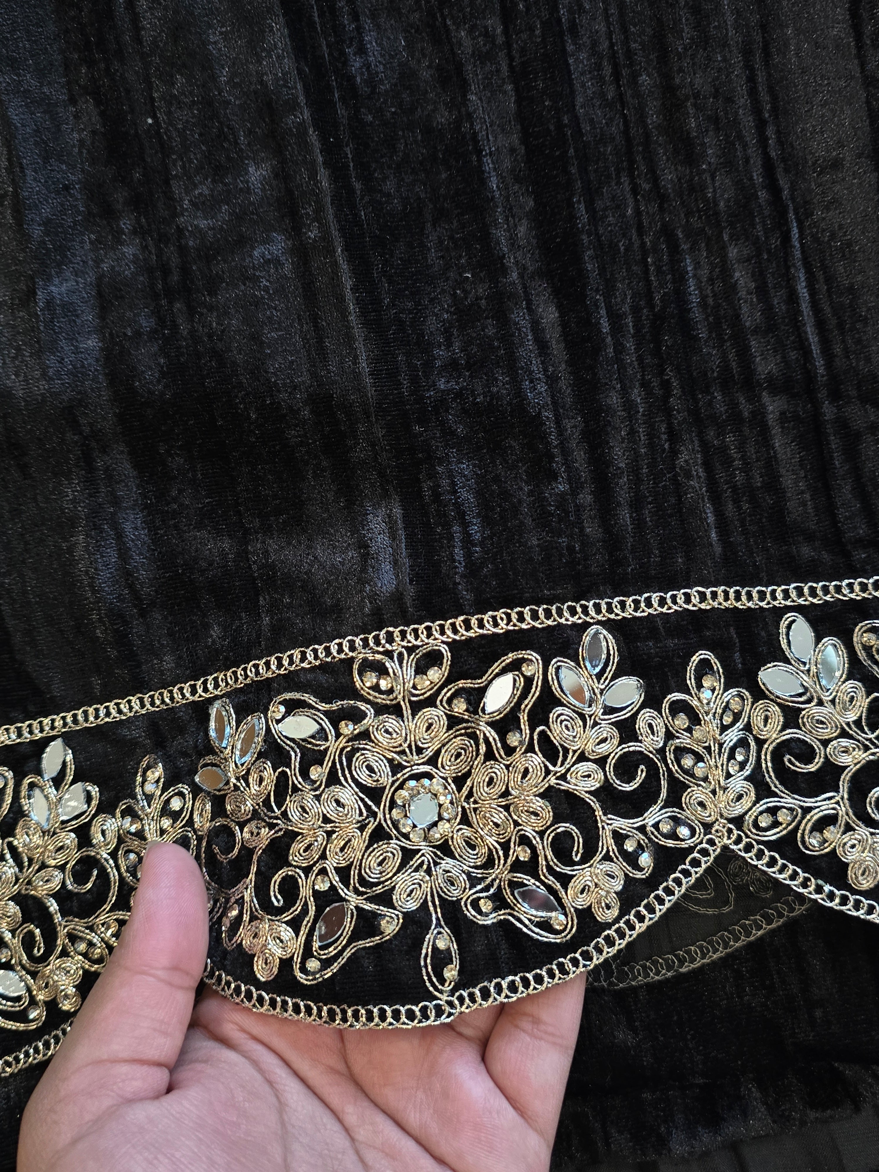 MEHRUN CRUSH VELVET EMBROIDERY SUIT 5 Q