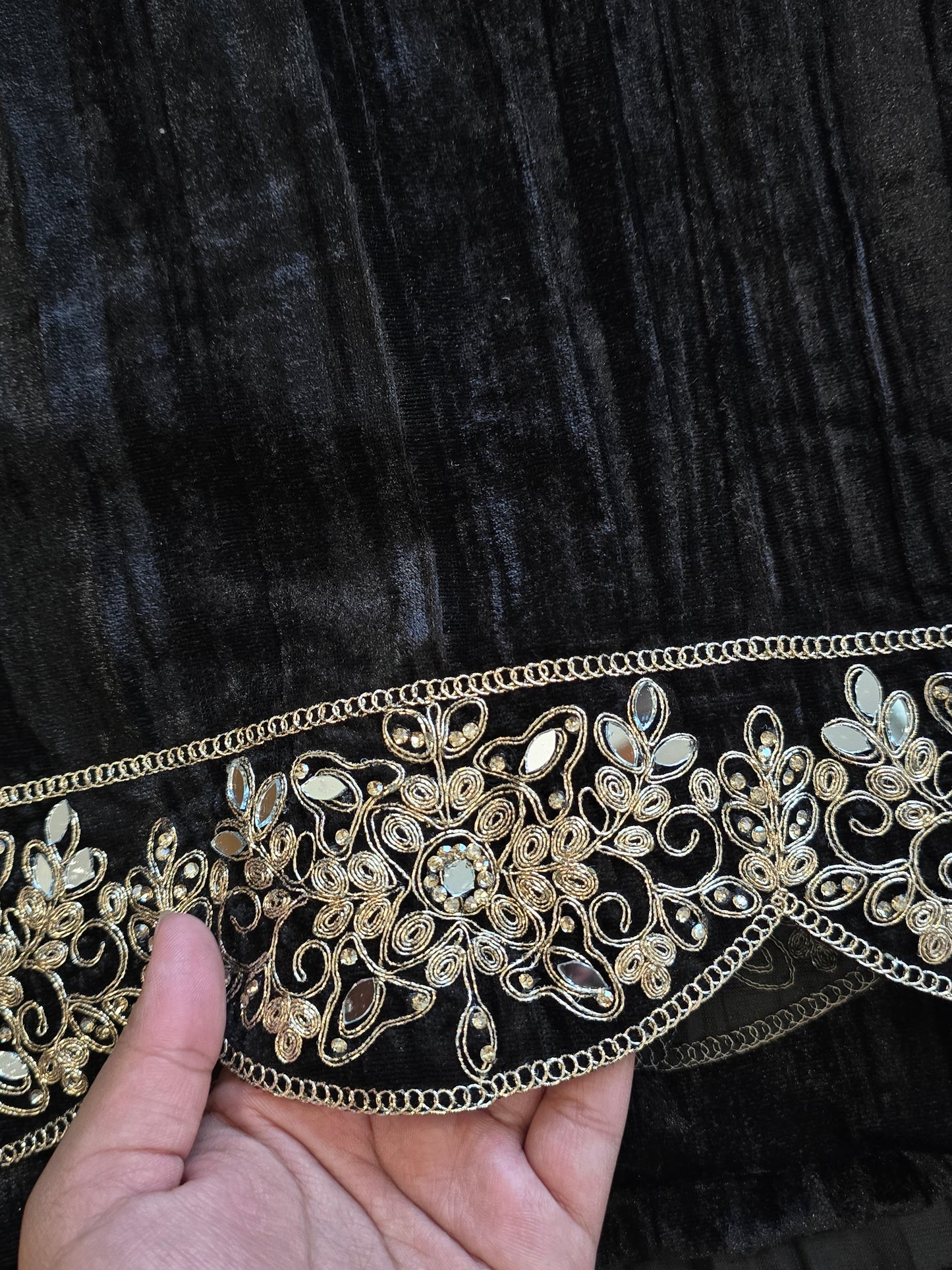 MEHRUN CRUSH VELVET EMBROIDERY SUIT 5 Q