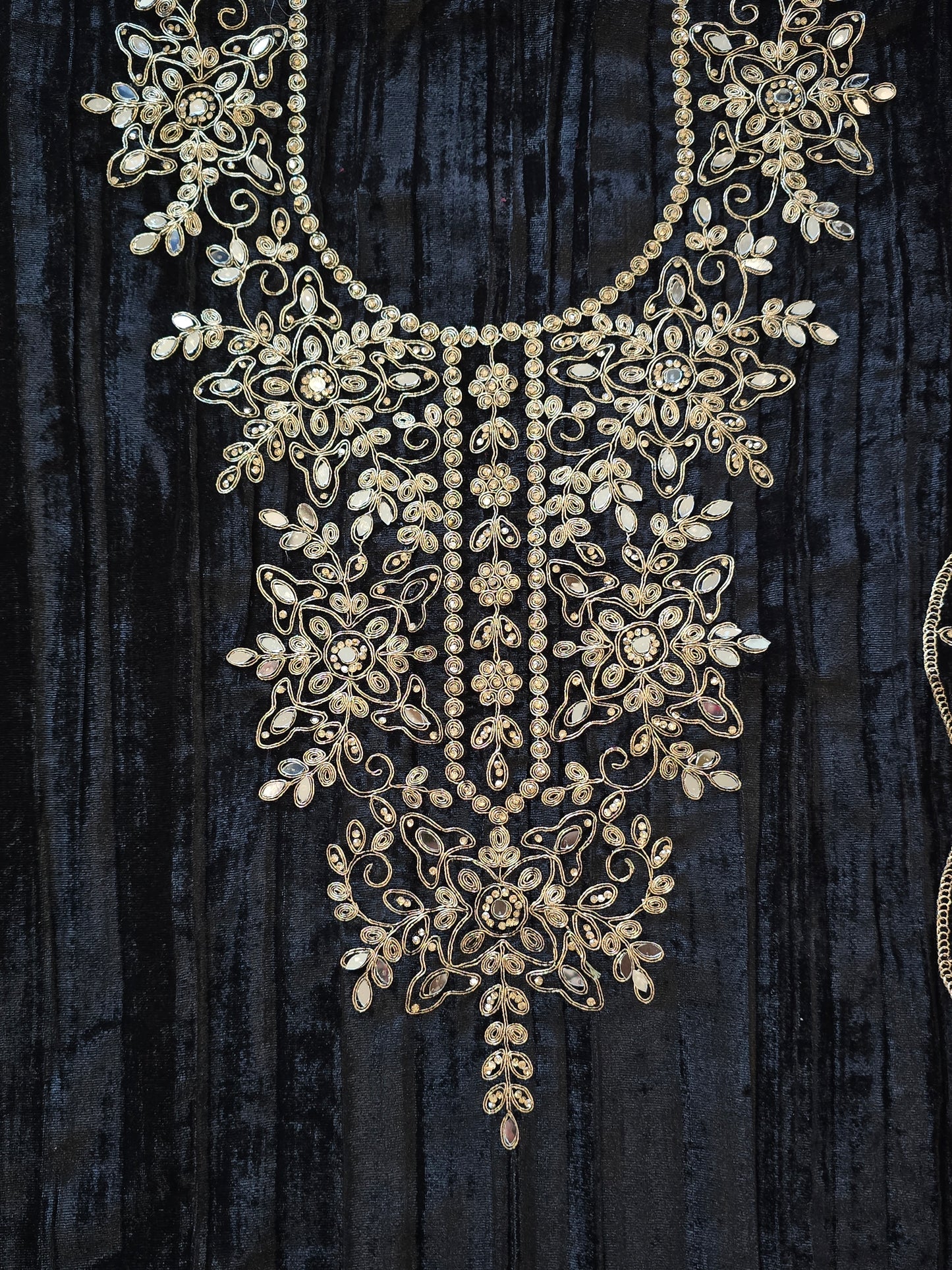 MEHRUN CRUSH VELVET EMBROIDERY SUIT 5 Q