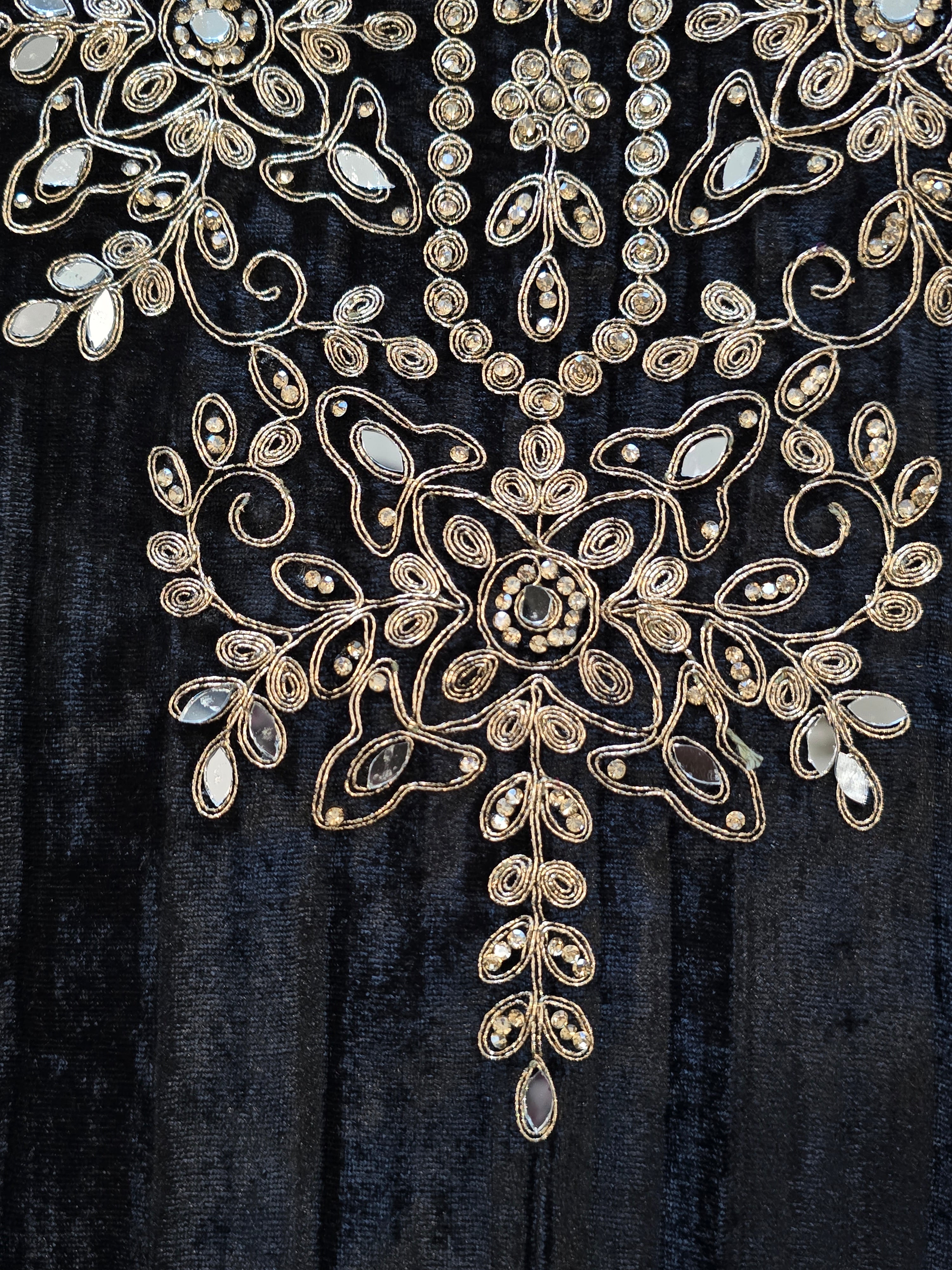 MEHRUN CRUSH VELVET EMBROIDERY SUIT 5 Q