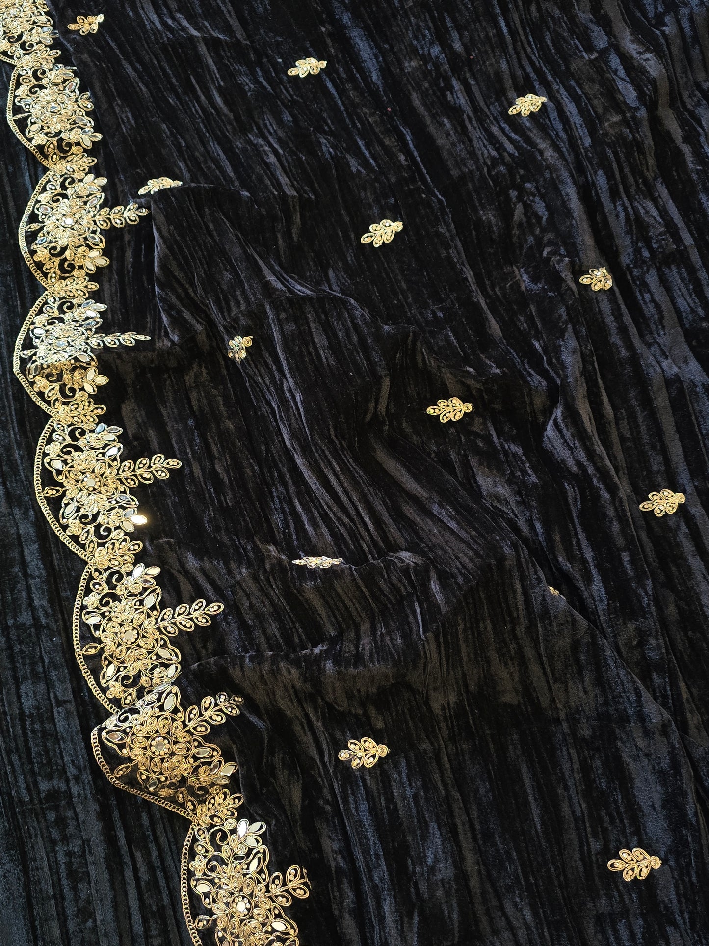 MEHRUN CRUSH VELVET EMBROIDERY SUIT 5 Q