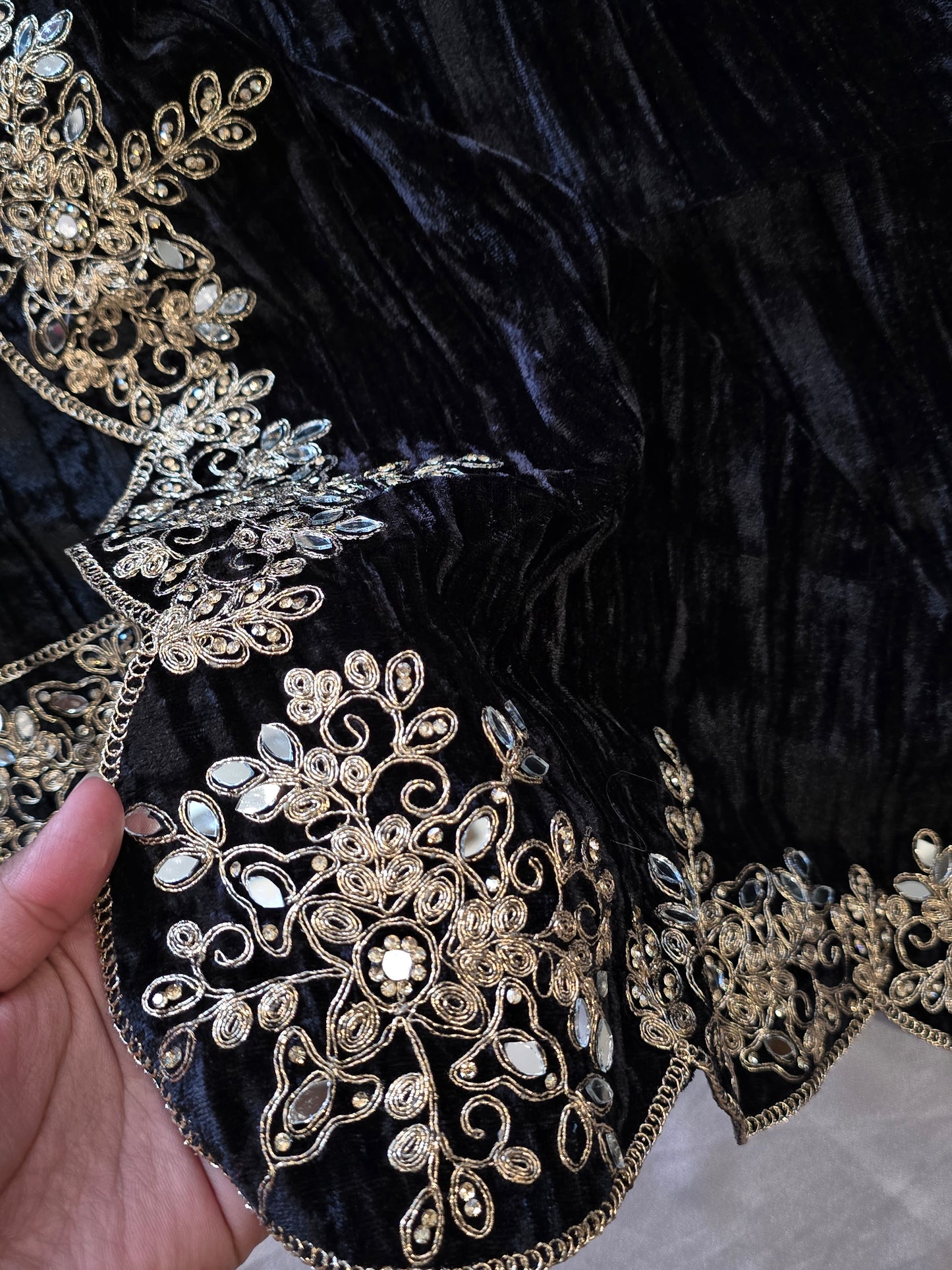 MEHRUN CRUSH VELVET EMBROIDERY SUIT 5 Q