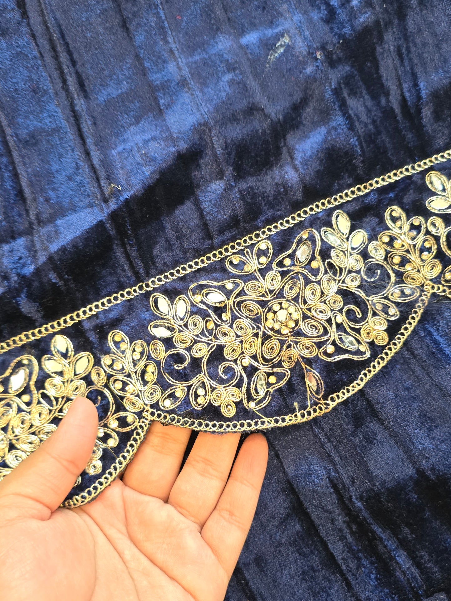 MEHRUN CRUSH VELVET EMBROIDERY SUIT 7 Q