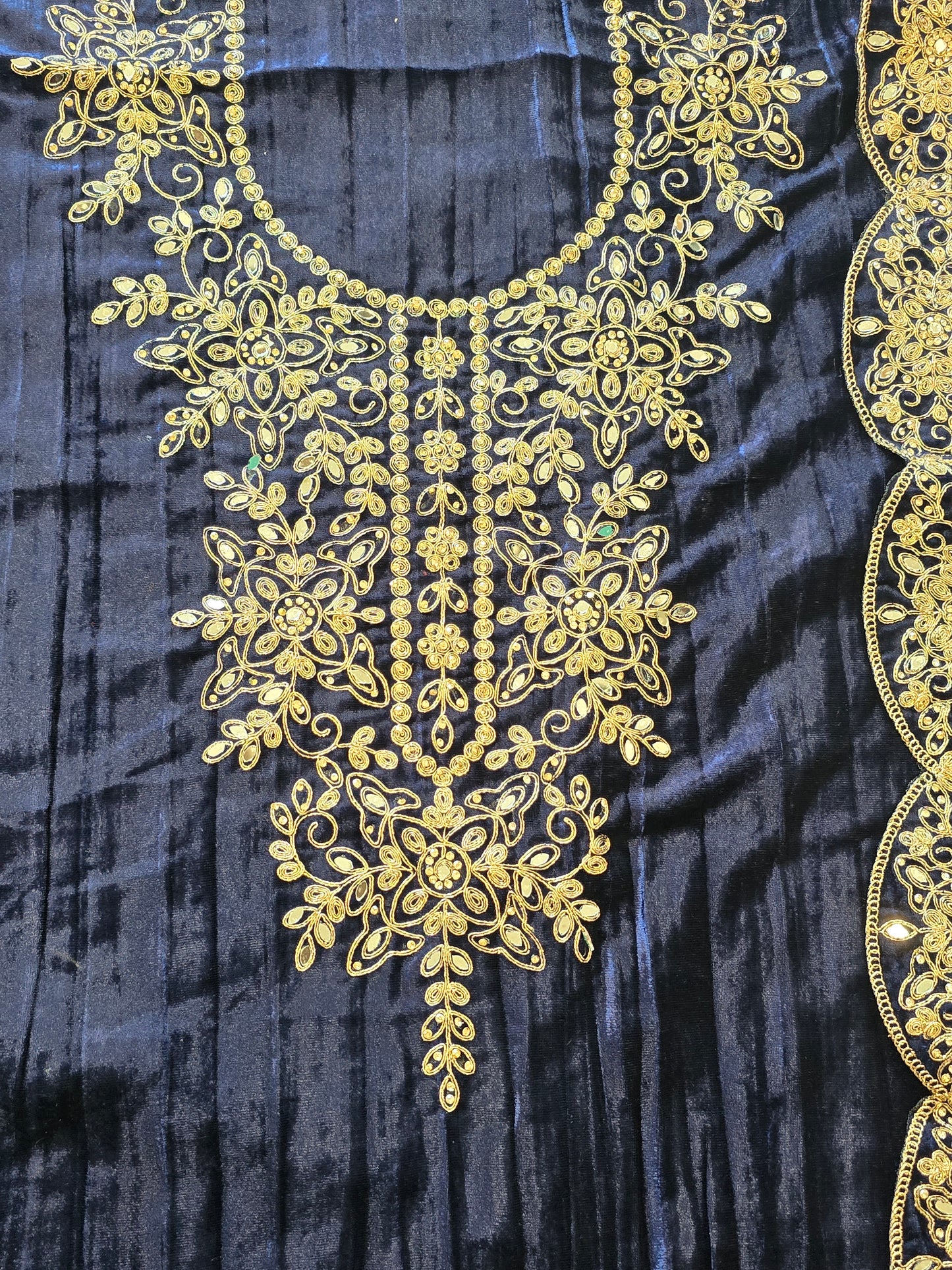 MEHRUN CRUSH VELVET EMBROIDERY SUIT 7 Q