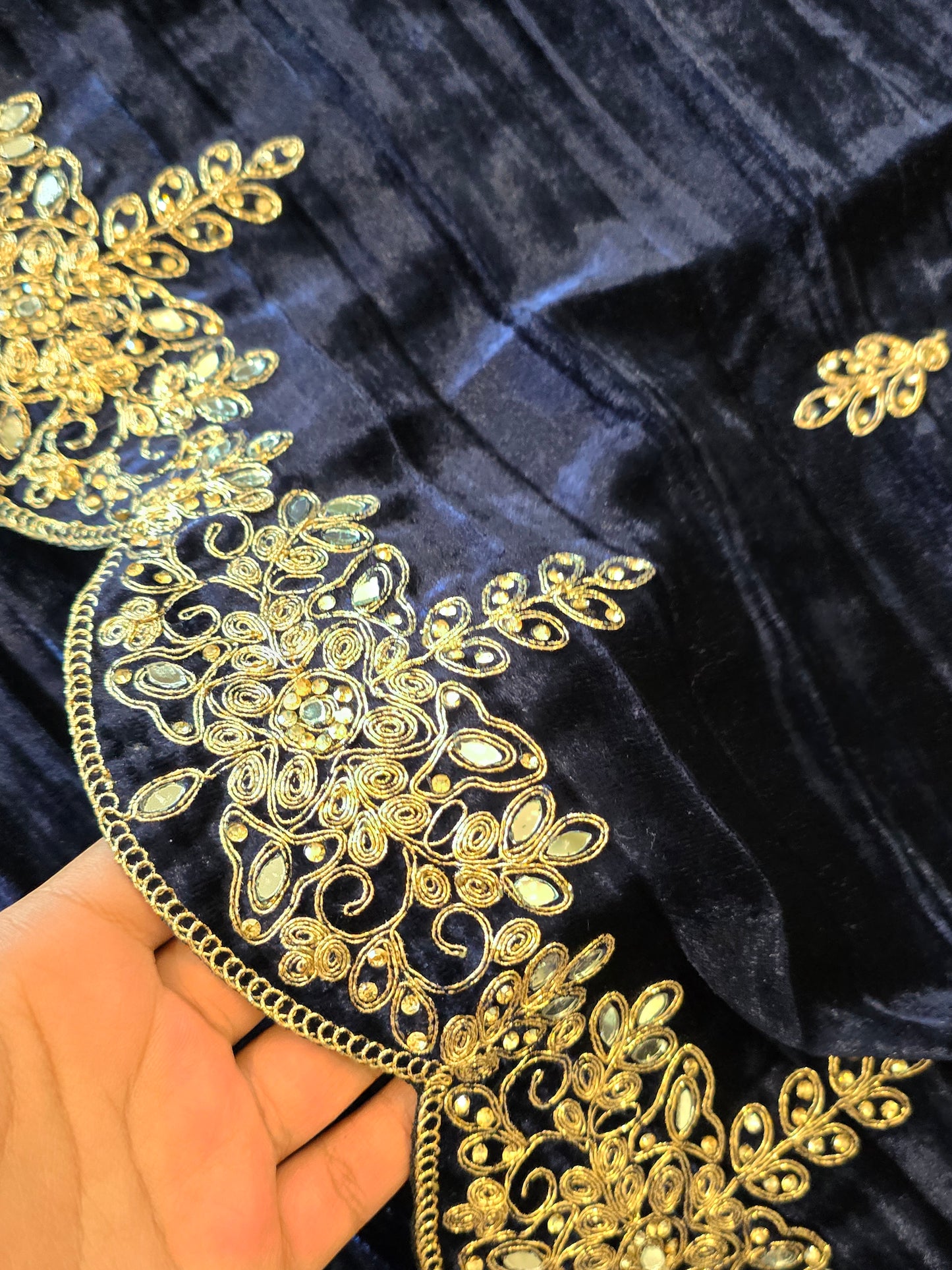 MEHRUN CRUSH VELVET EMBROIDERY SUIT 7 Q