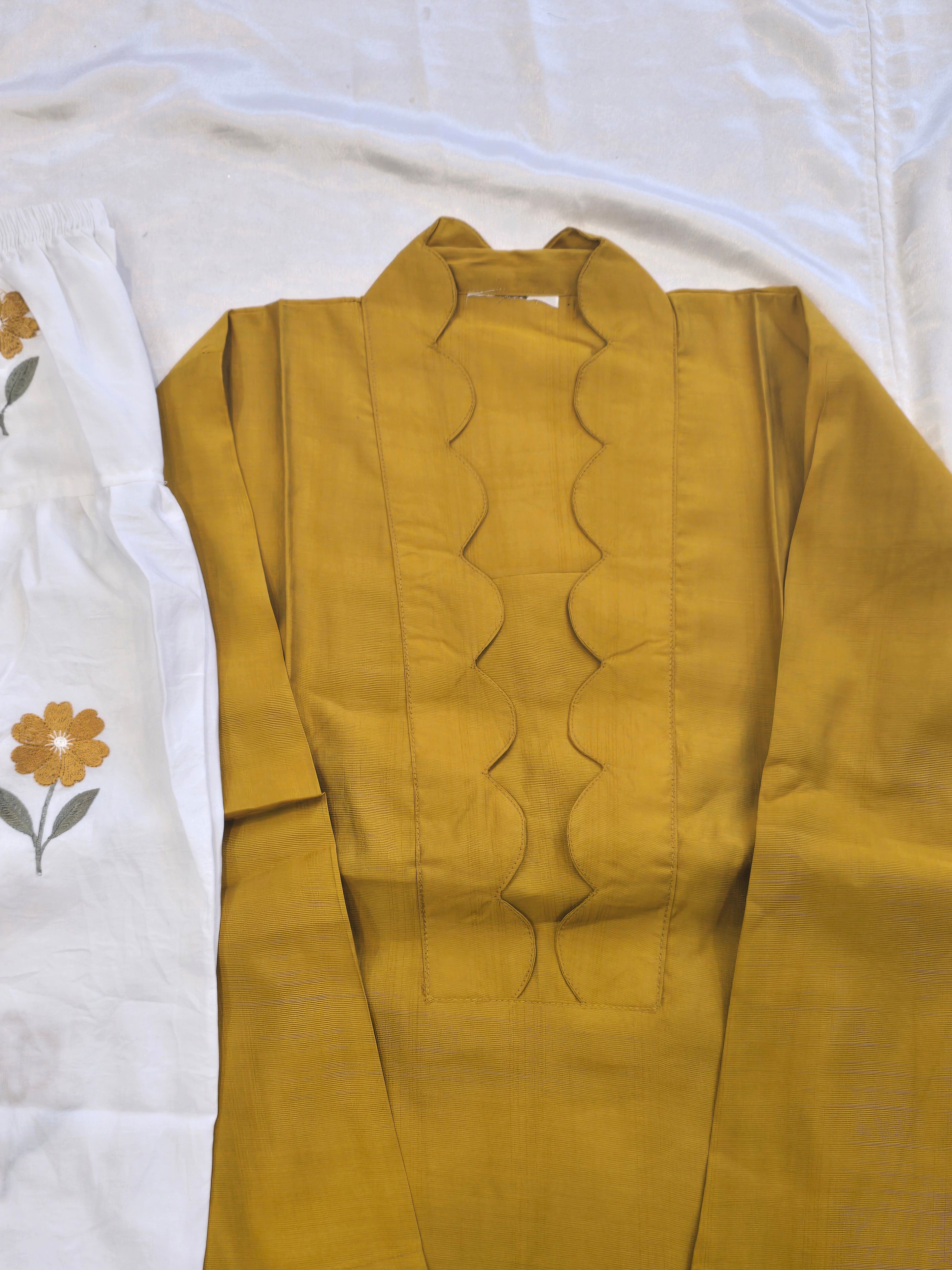 MUSTERED LINEN FARSHI SUIT Q