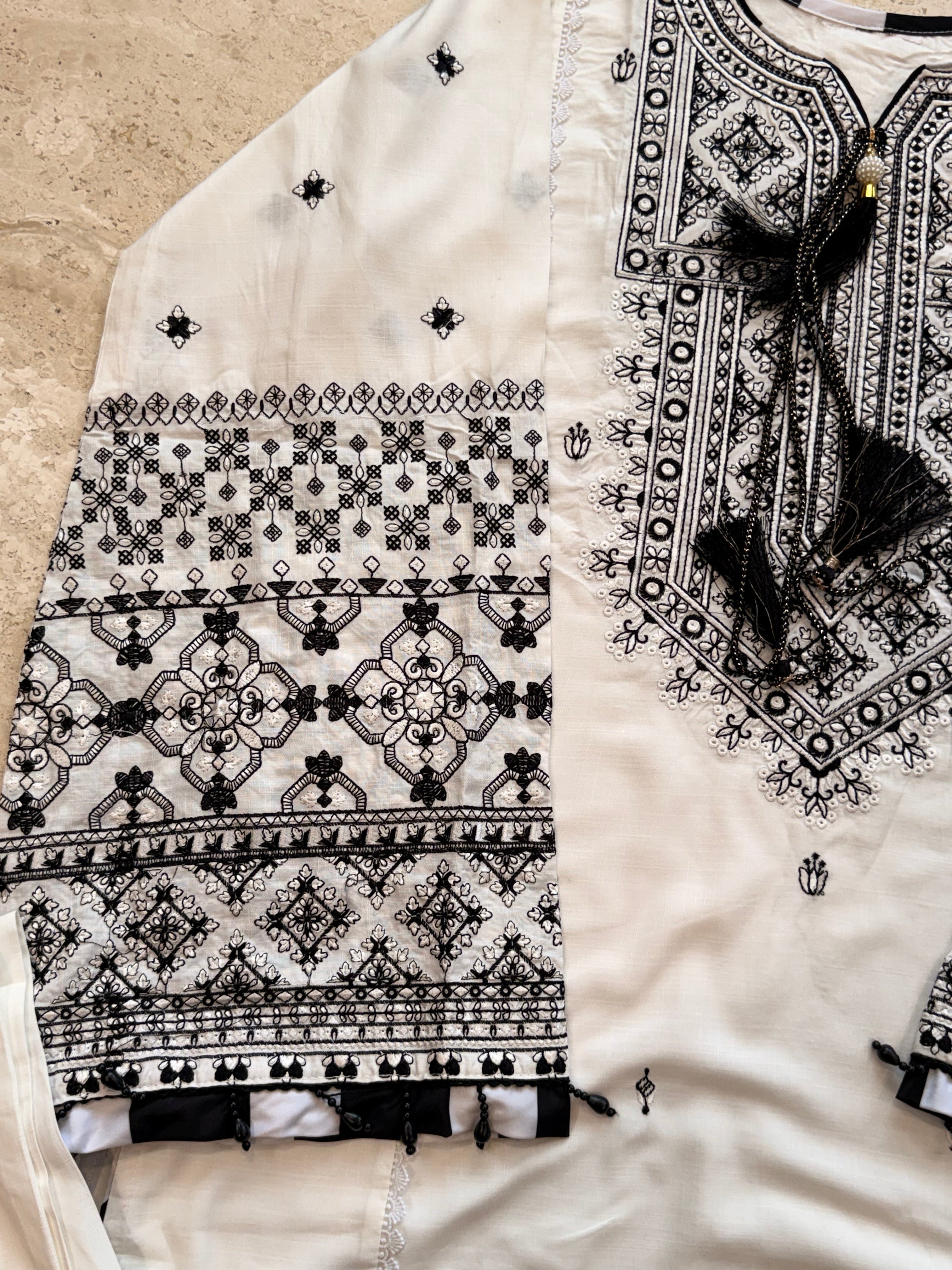 HANIA LAWN EMBROIDERY SUIT