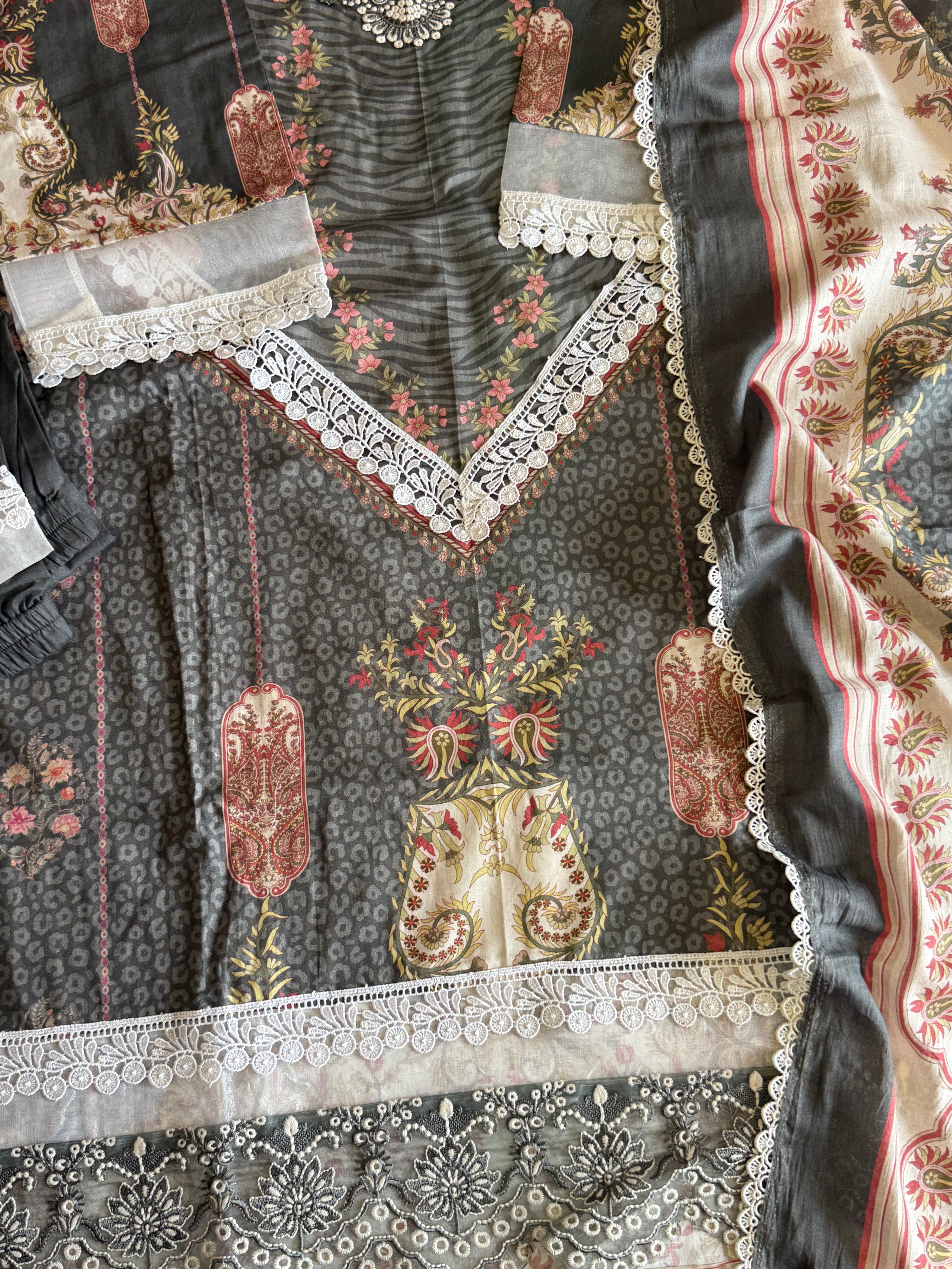 KHYBER LAWN READYMADE EMBROIDERED SUIT 3