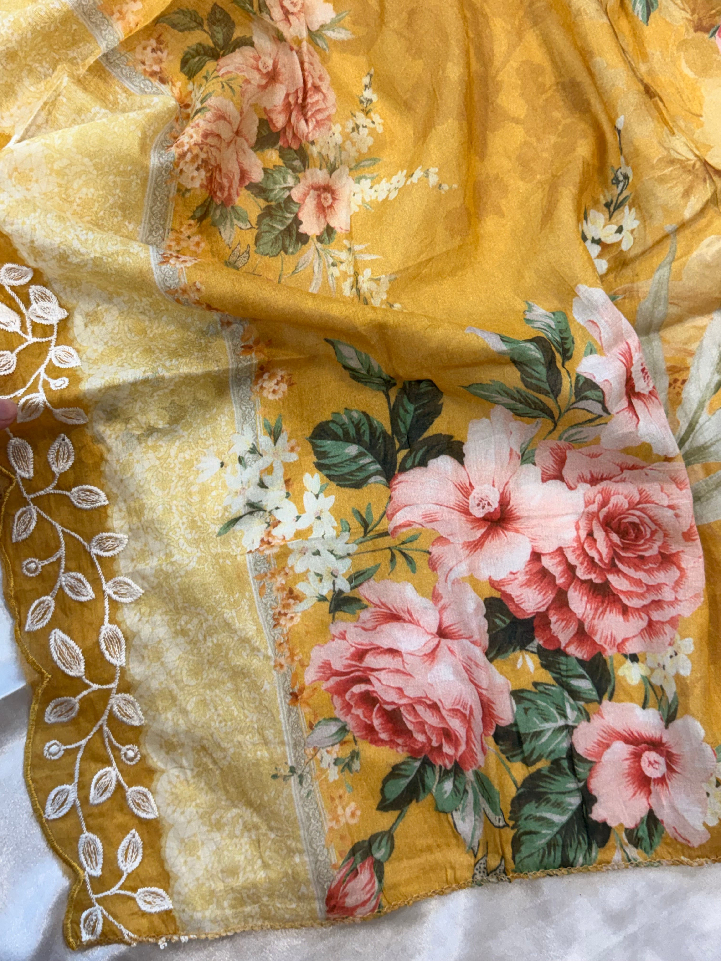 BINSAEED LAWN EMBROIDERY READYMADE SUIT 2